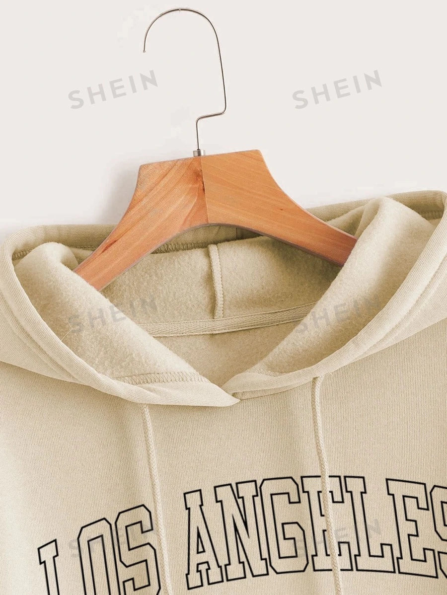SHEIN EZwear Capucha térmica con estampado de letra con bolsillo de canguro de hombros caídos con cordón