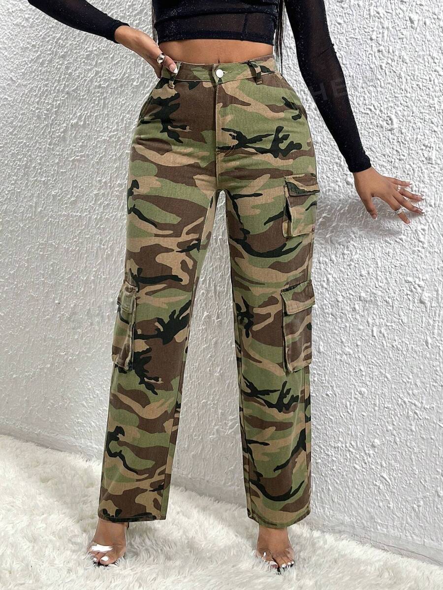 SHEIN SXY Jeans cargo con estampado de camuflaje con bolsillo con solapa