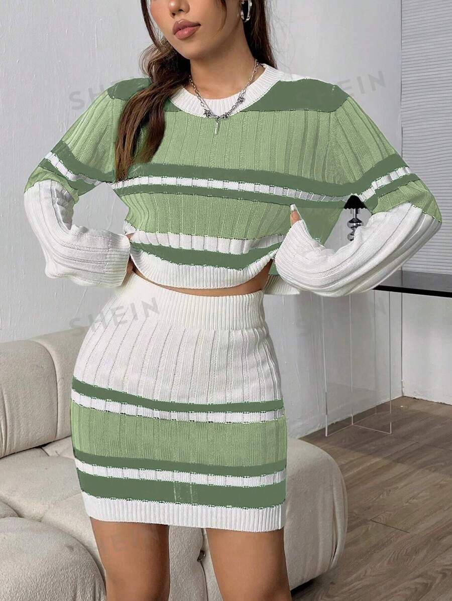 SHEIN EZwear Conjunto De Dos Piezas De Suéter Con Cuello Redondo A Rayas Y Falda De Punto Para Mujer
