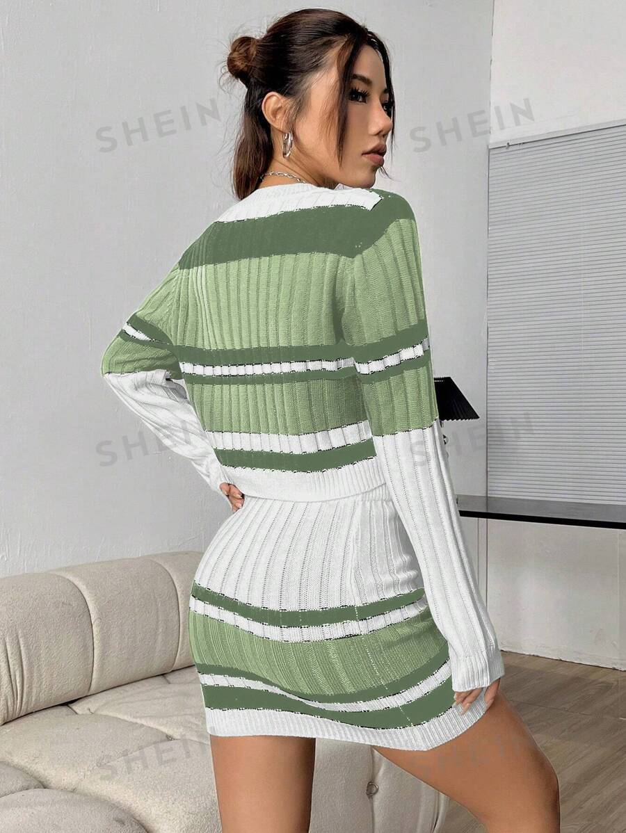 SHEIN EZwear Conjunto De Dos Piezas De Suéter Con Cuello Redondo A Rayas Y Falda De Punto Para Mujer