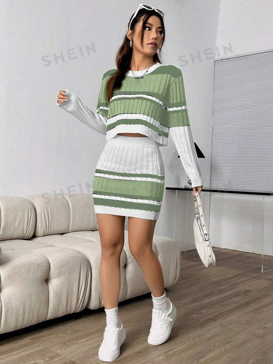 SHEIN EZwear Conjunto De Dos Piezas De Suéter Con Cuello Redondo A Rayas Y Falda De Punto Para Mujer