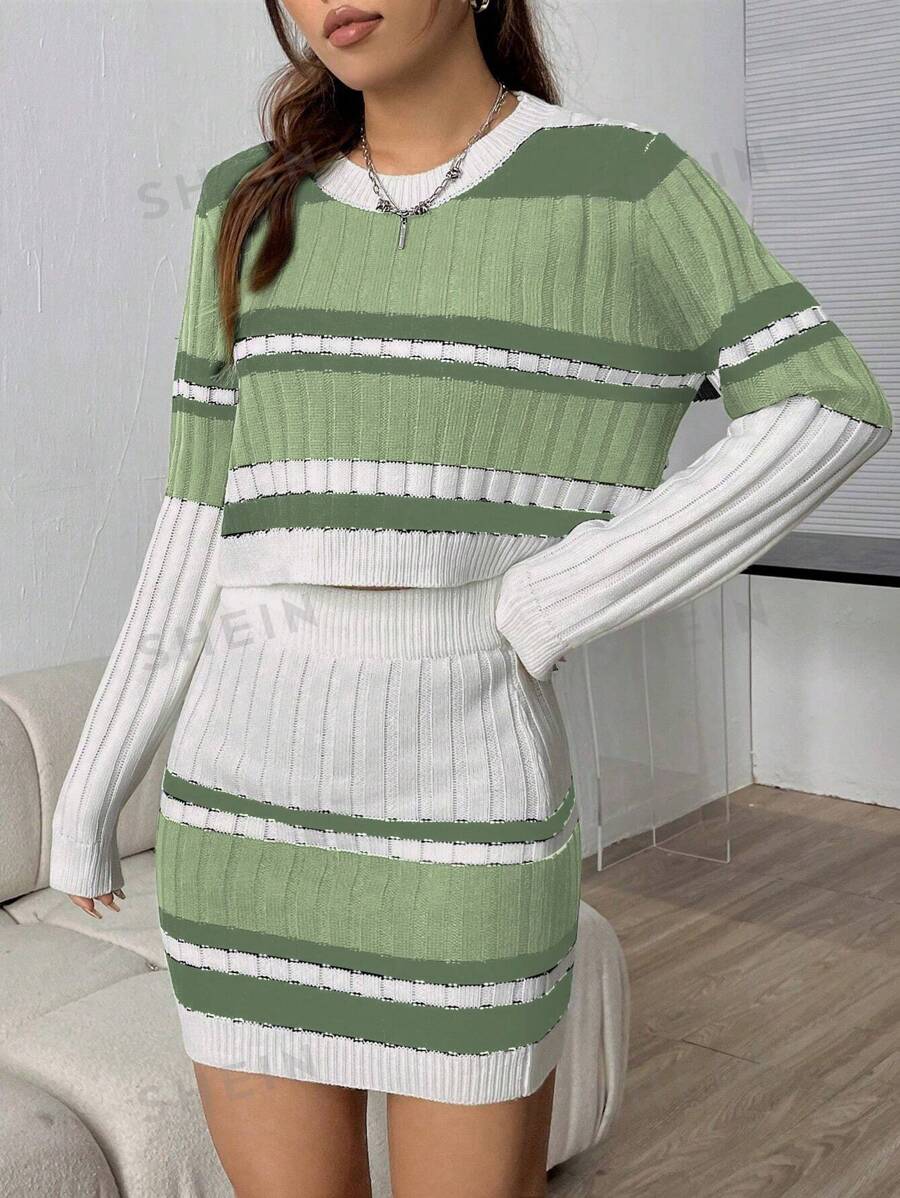 SHEIN EZwear Conjunto De Dos Piezas De Suéter Con Cuello Redondo A Rayas Y Falda De Punto Para Mujer