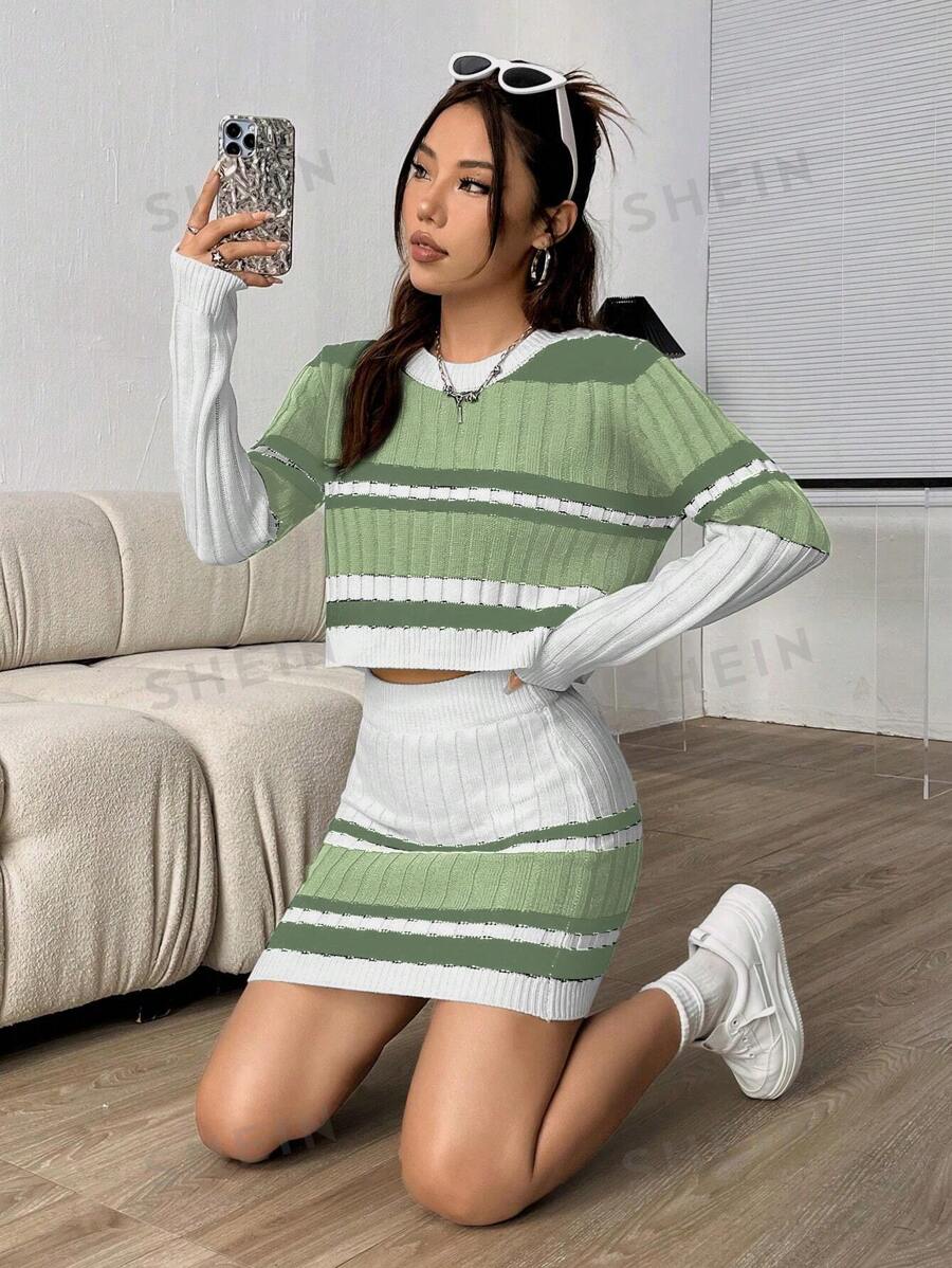 SHEIN EZwear Conjunto De Dos Piezas De Suéter Con Cuello Redondo A Rayas Y Falda De Punto Para Mujer