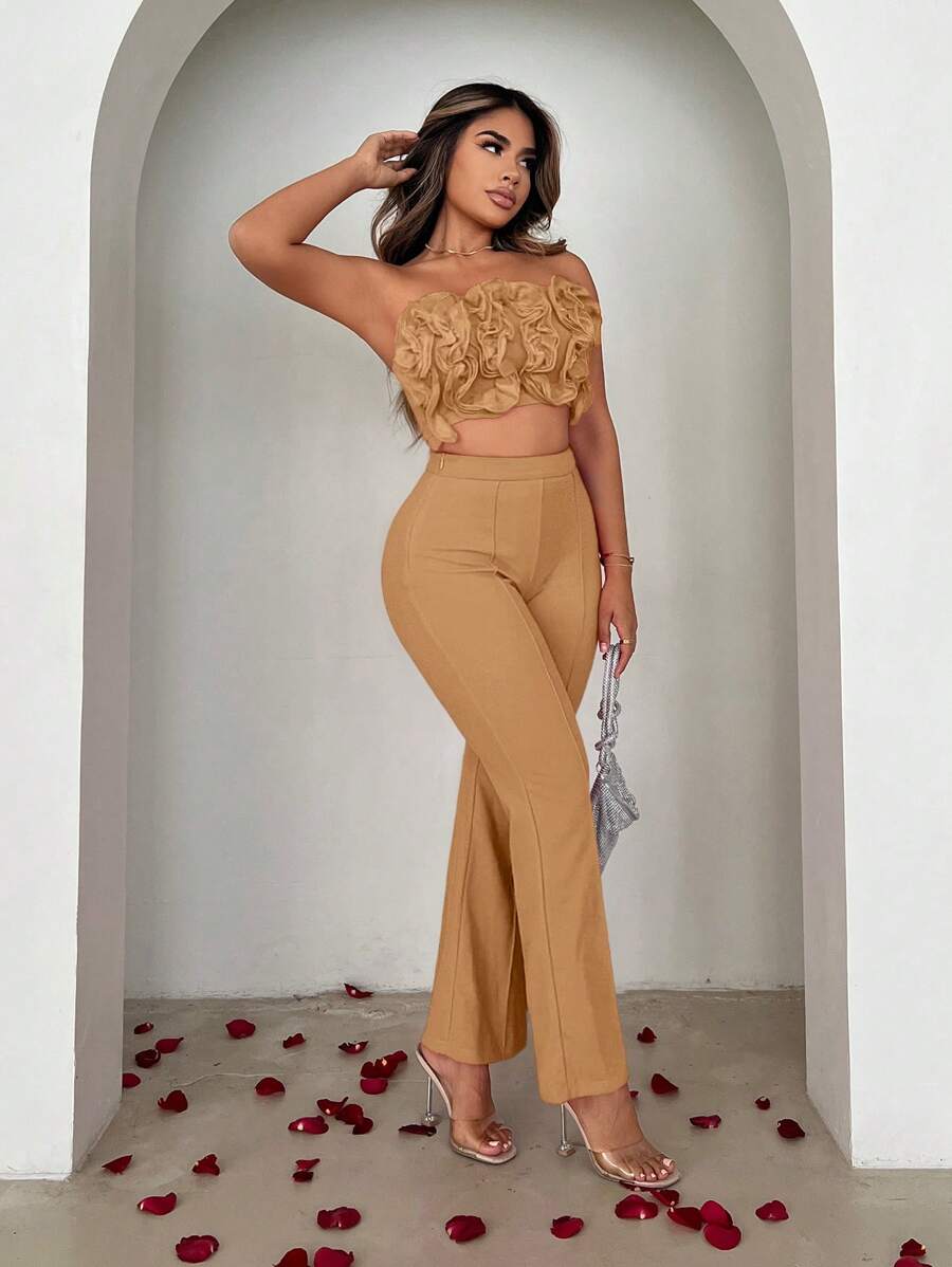 SHEIN SXY Top Bandeau Rojo Rosa Pleated Con Volantes Sin Tirantes Y Pantalones Acampanados Rosados Para Mujeres, Outfit De 2 Piezas Para El Día De San Valentín