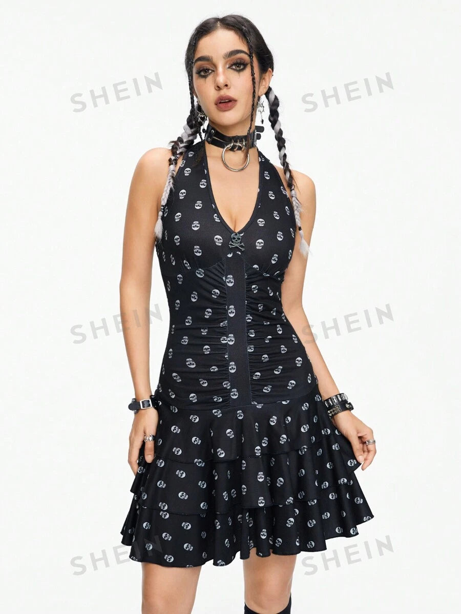 ROMWE Grunge Punk Vestido de mujer con estampado de calavera, cuello halter con cordón ajustable y dobladillo de tres capas decorado con colgante de calavera