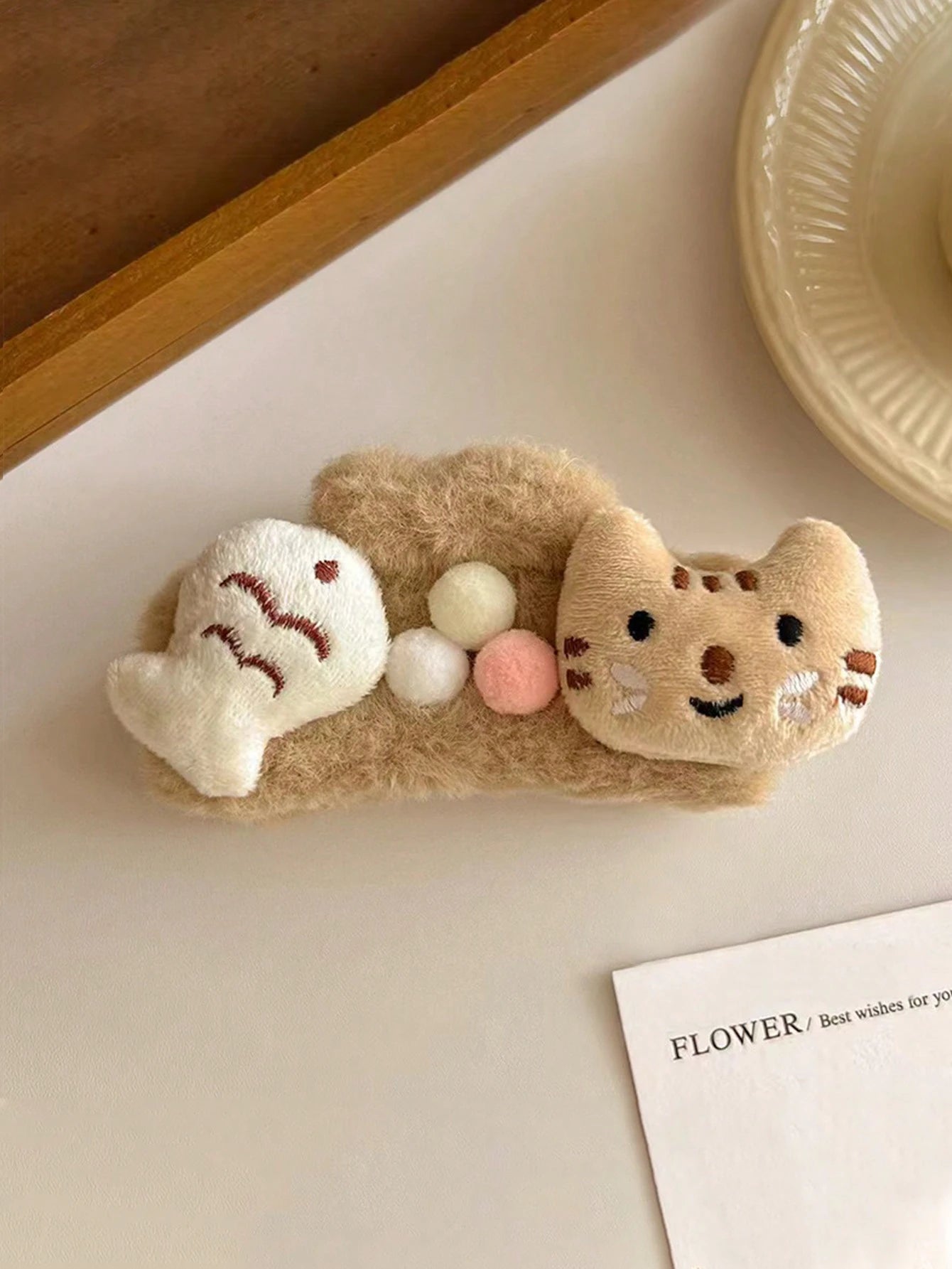 1 pieza Accesorio de pelo tipo pinza con gato de dibujos animados lindo y pez pequeño esponjoso, accesorios de pelo para mujer de otoño/invierno