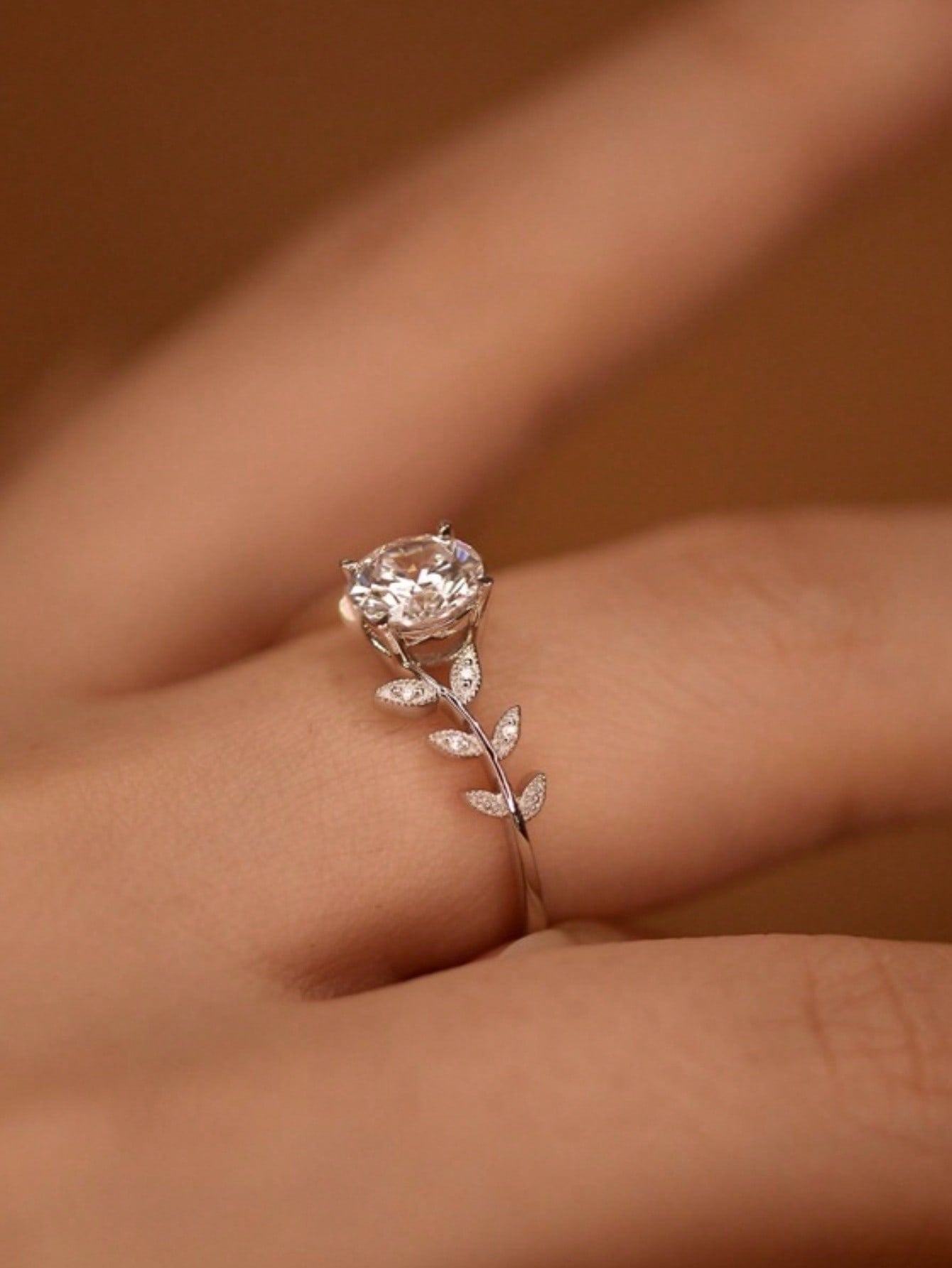 1 pieza Anillo de hoja con circonita cúbica de lujo, elegante joya de compromiso y boda para mujer, regalo para fiestas