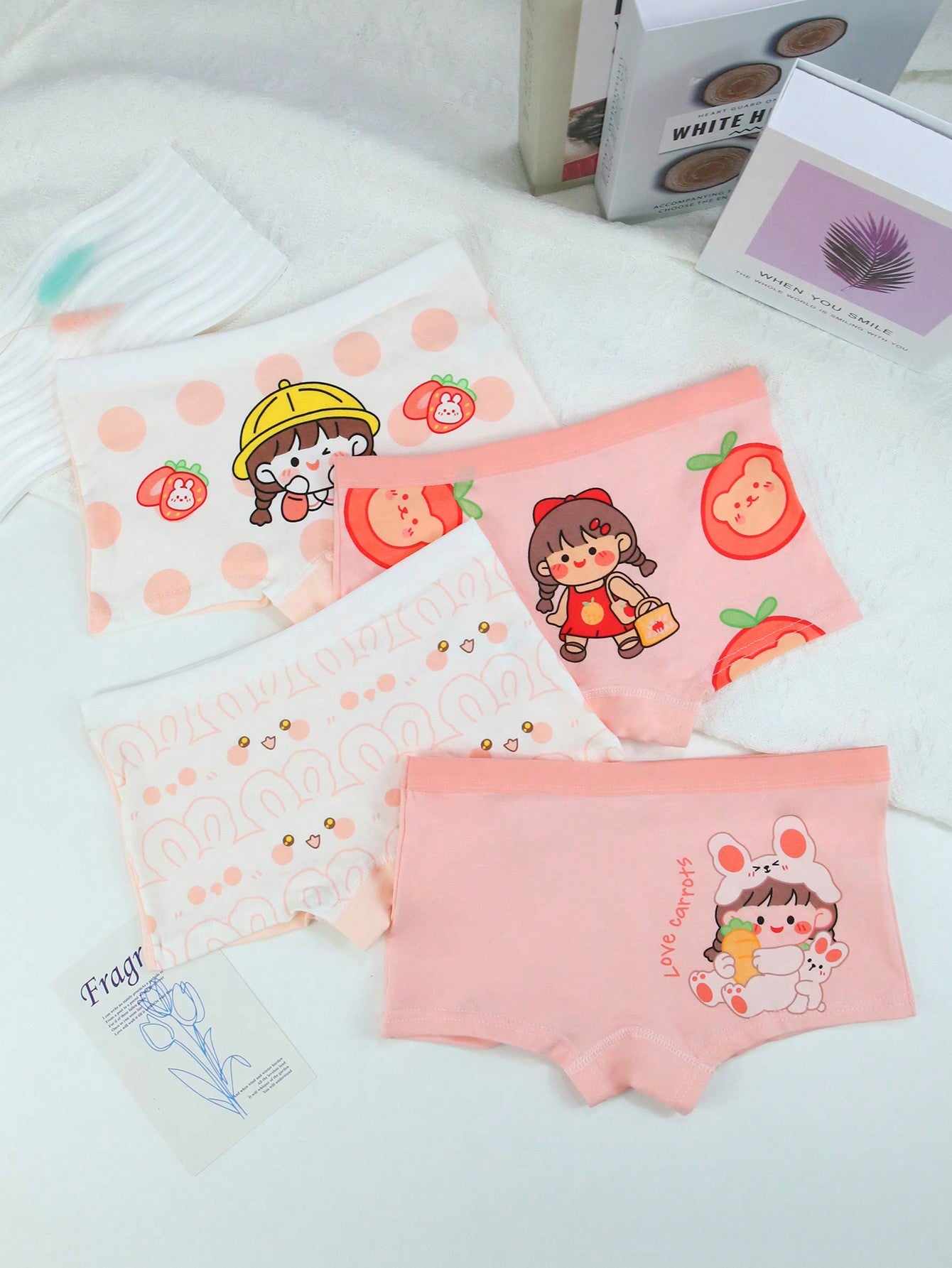 4 piezas Juego de pantis estampados con diseños de dibujos animados, transpirables y cómodos para niñas
