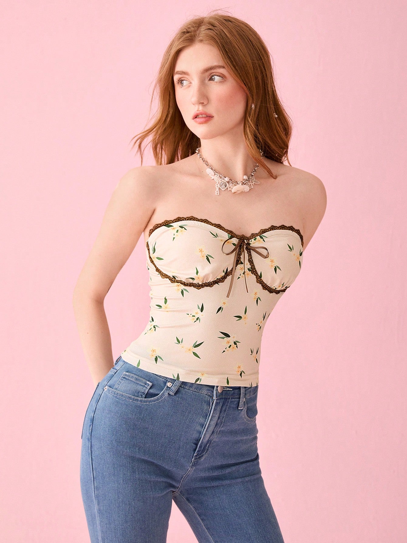 Amanda Zava Top corto casual estilo artístico con diseño ajustado y estampado para mujeres, adornado con decoración de lazo, para el verano