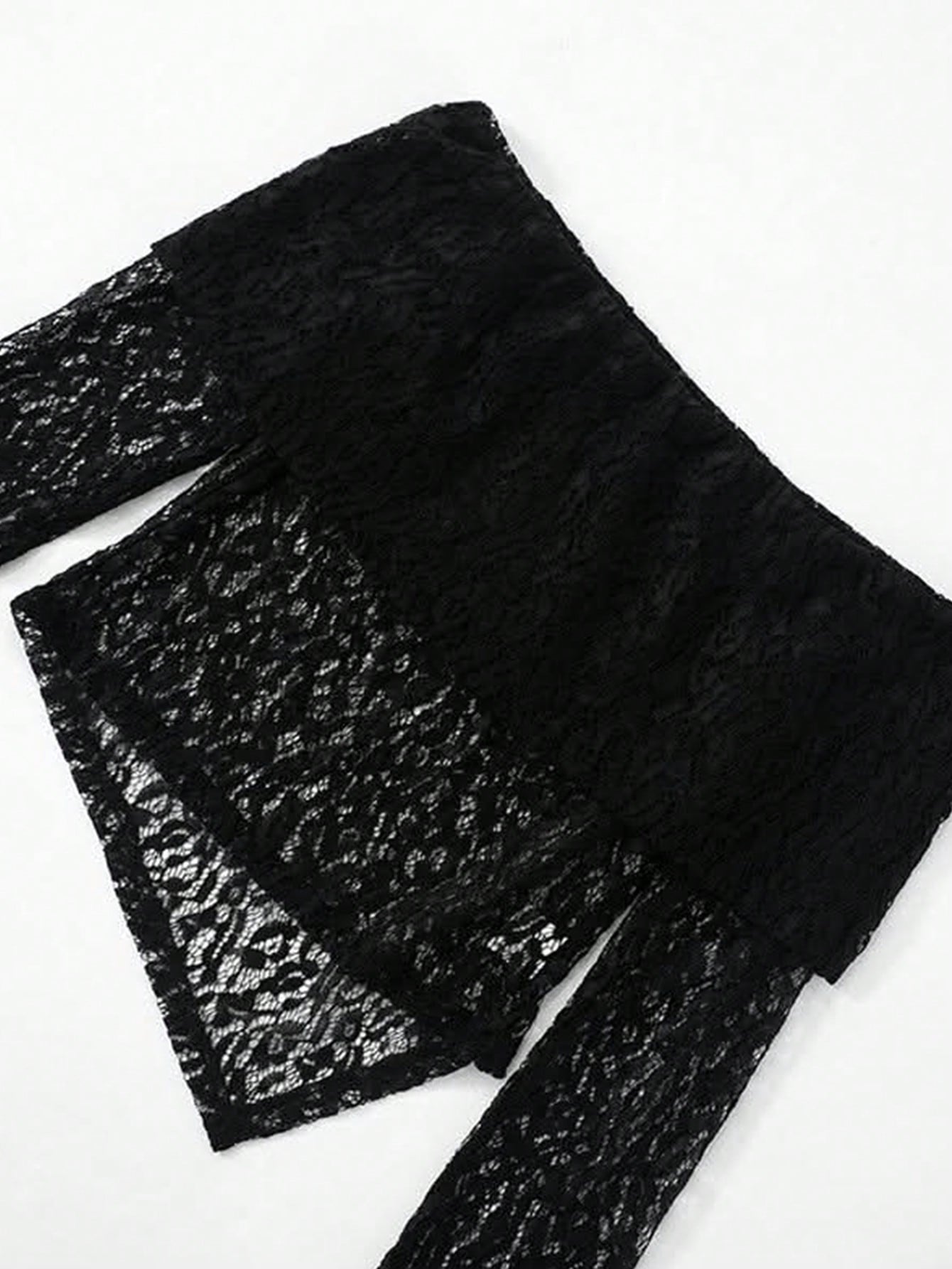 Blusa de encaje con hombros descubiertos y bajo asimétrico elegante para mujer