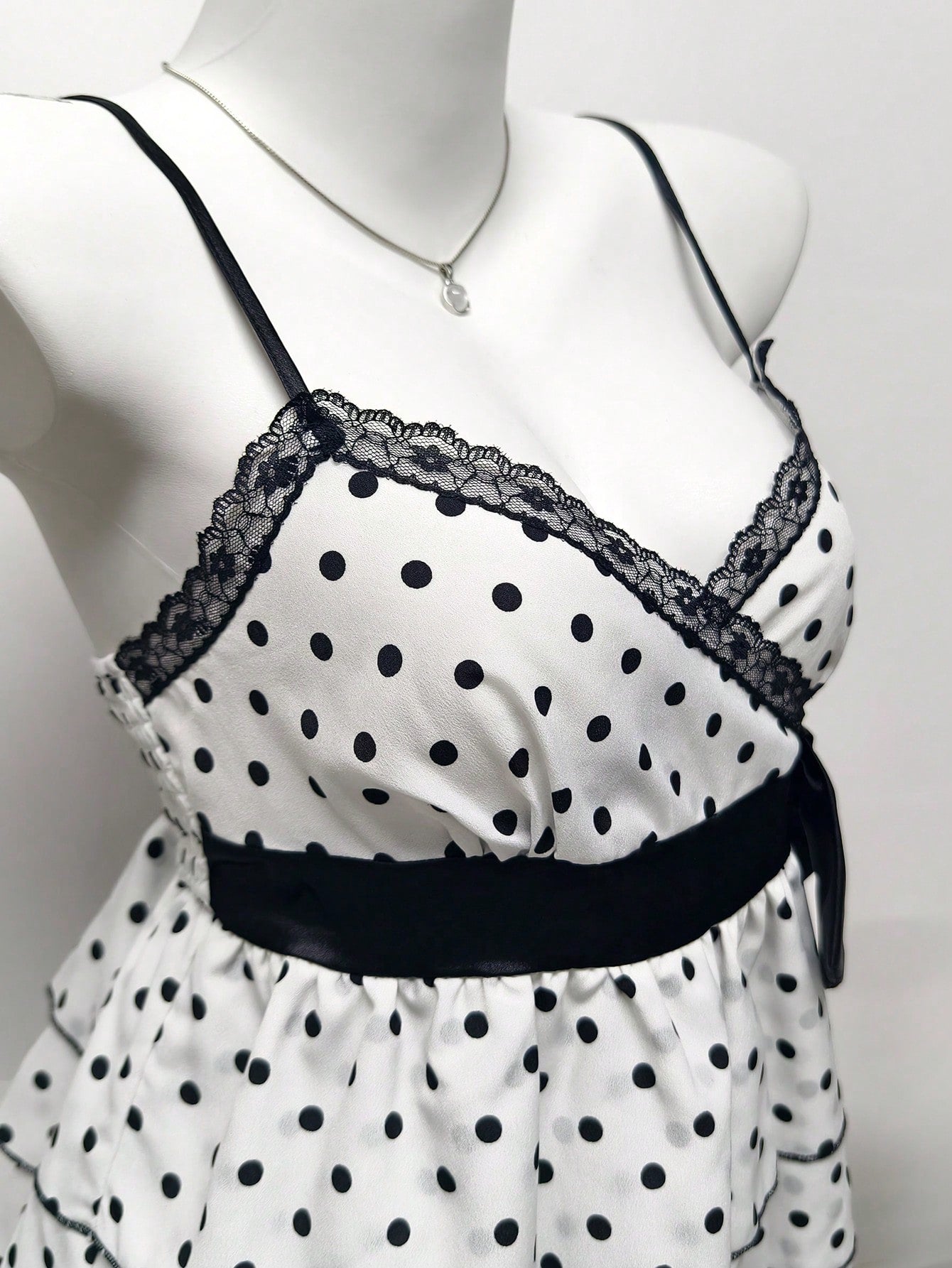 Blusa sin mangas con cuello de lazo y lunares, top de moda casual y versátil para citas, bodas, escuela, vacaciones, viajes, atuendo de aeropuerto