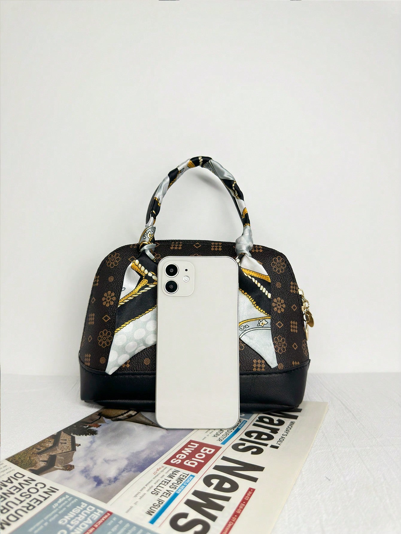 Bolso domo con diseño de pañuelo con patrón geométrico elegante
