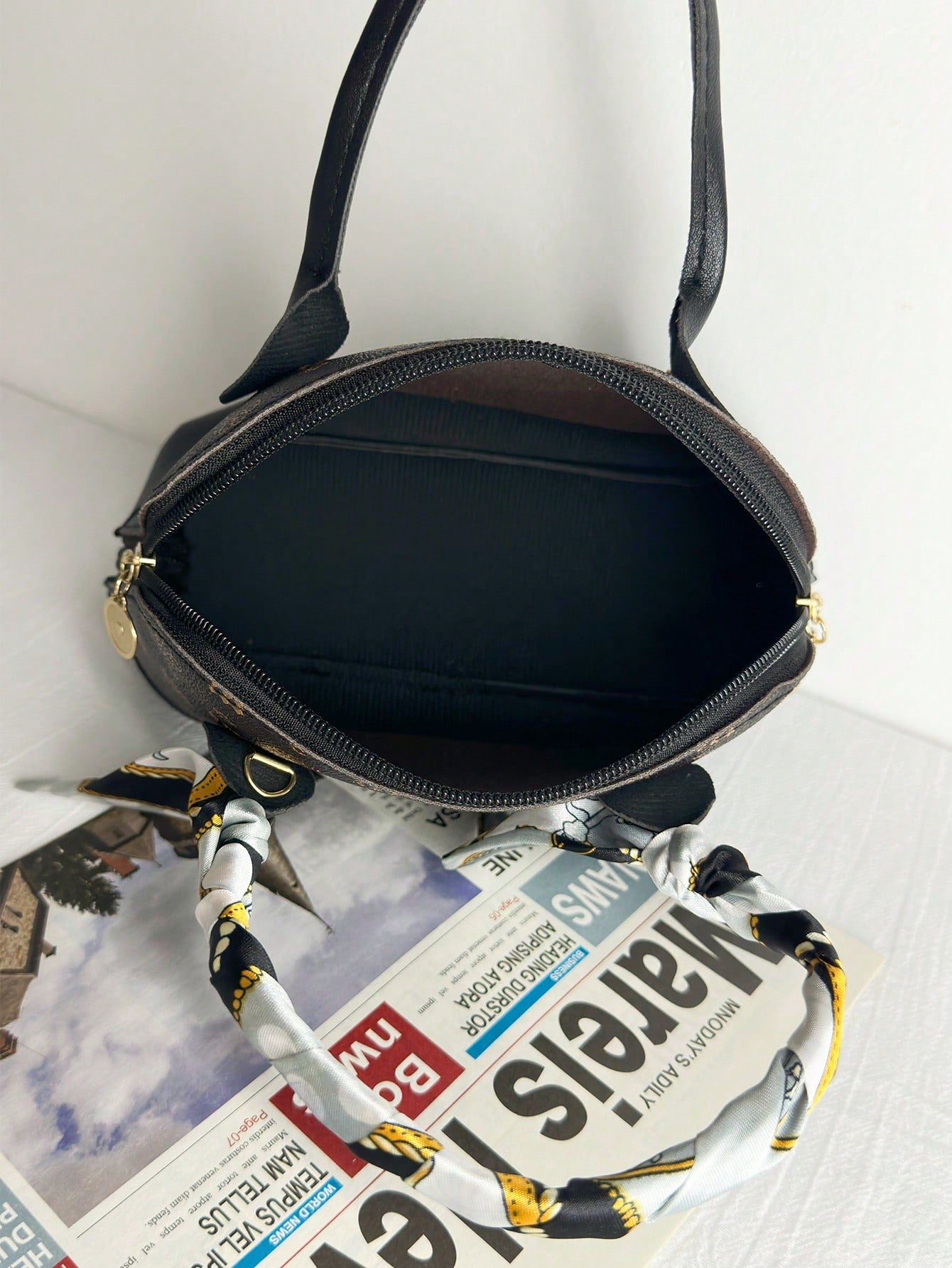 Bolso domo con diseño de pañuelo con patrón geométrico elegante