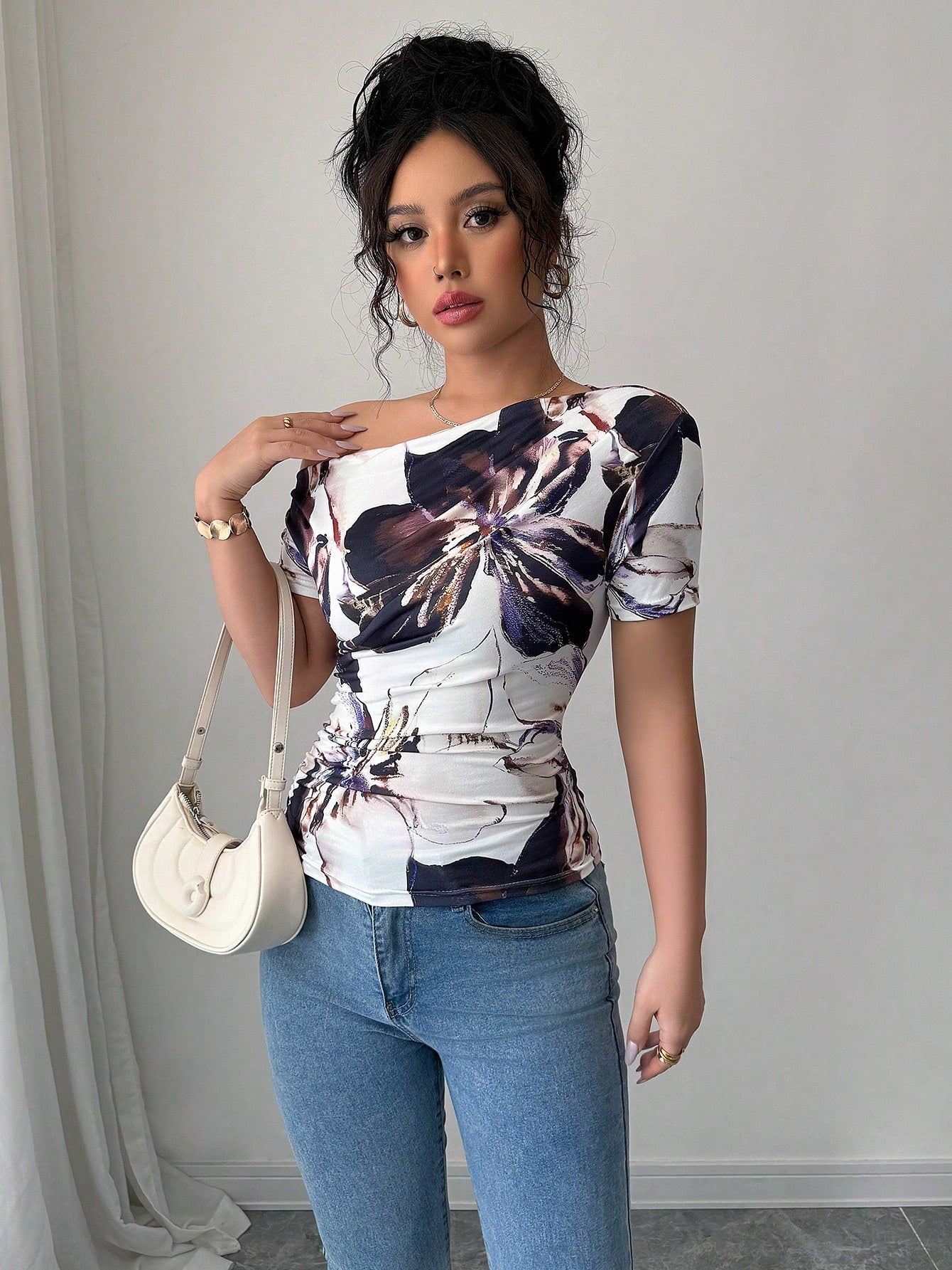 Chiquease Camiseta casual de mujer con estampado floral asimétrico y manga corta