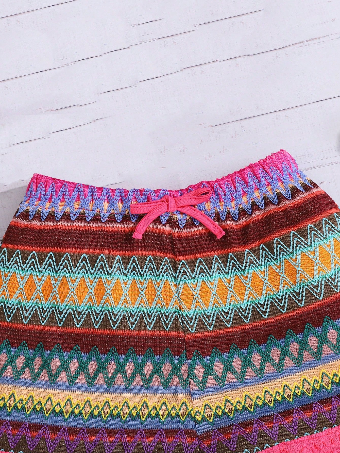 Conjunto de top de tirantes sin mangas de cuello redondo y pantalones cortos con dobladillo asimétrico para niña preadolescente de vacaciones
