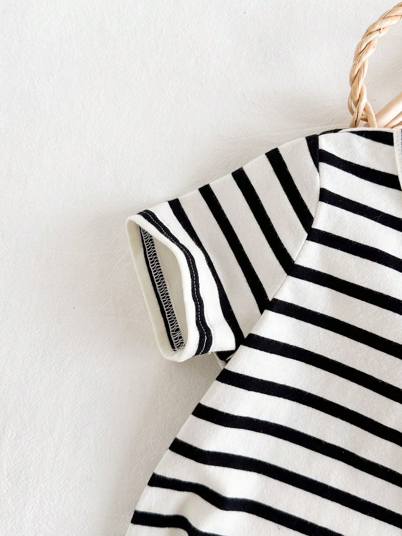 Cozy Pixies Jersey de punto para bebé con patrón de león de caricaturas, bloques de color suaves, cuello redondo y mangas cortas