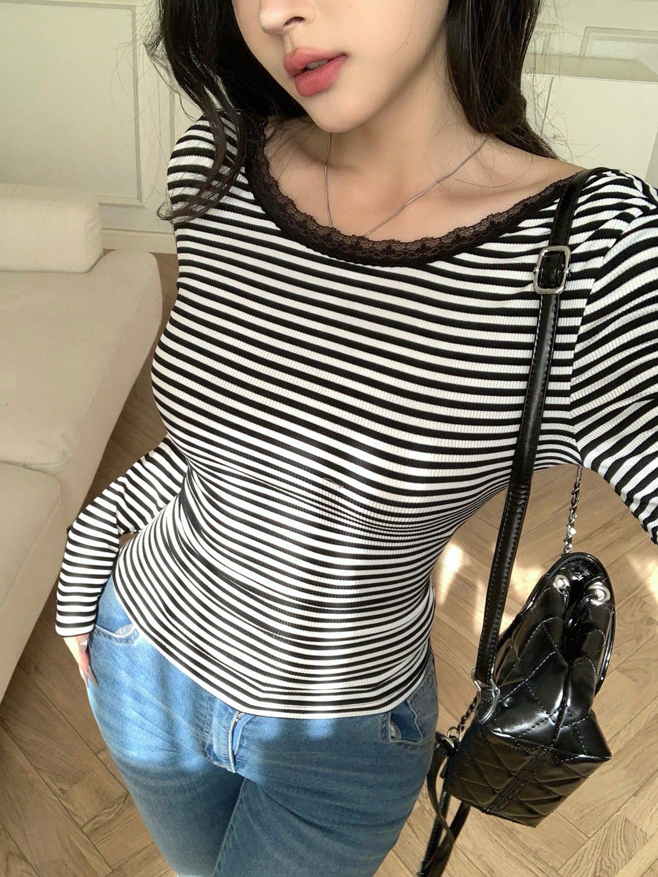 DAZY Camiseta ajustada de mujer con escote espalda descubierta, con encaje y rayas