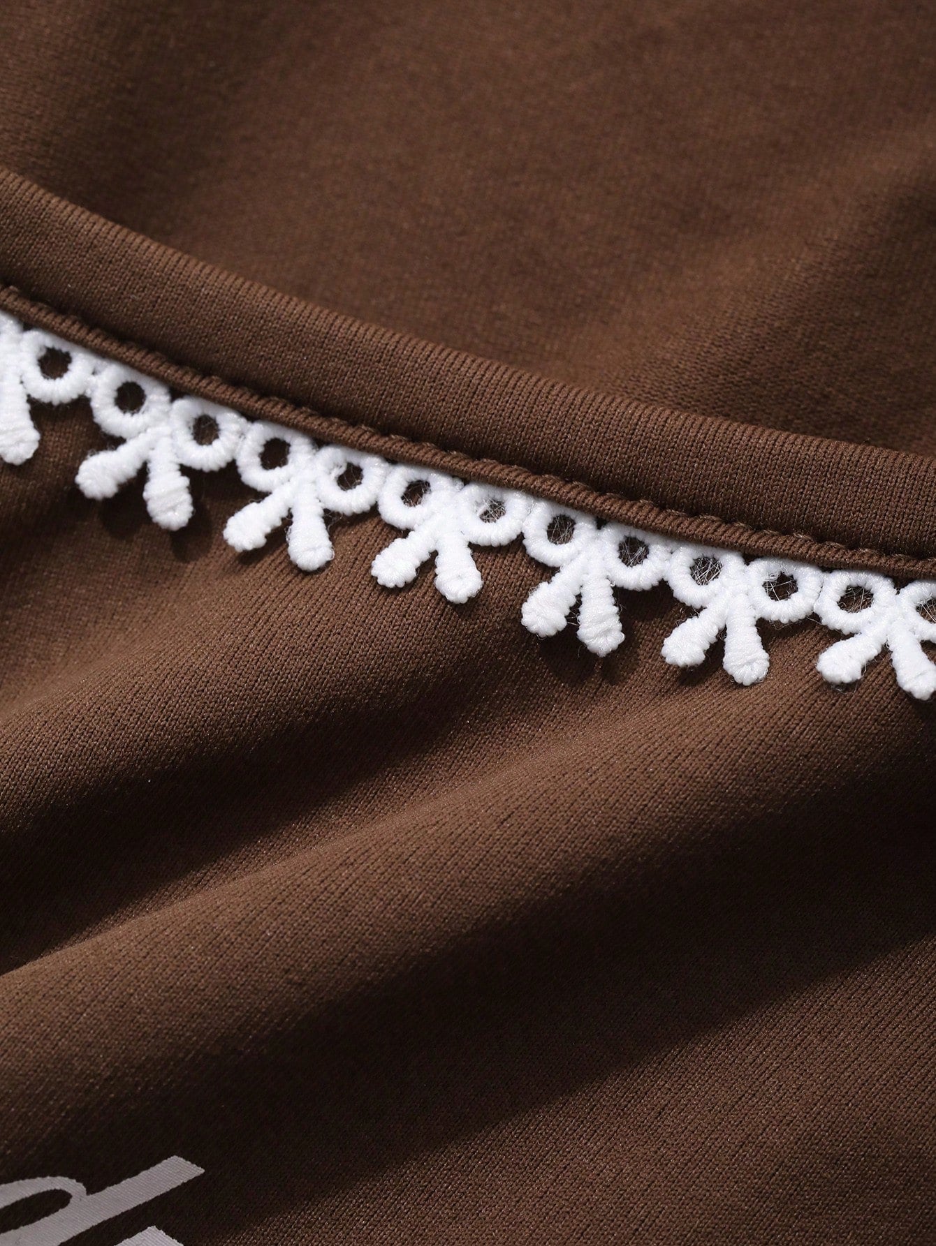 DAZY Camiseta casual de mujer con estampado de texto de vacaciones de verano y ribete de volantes