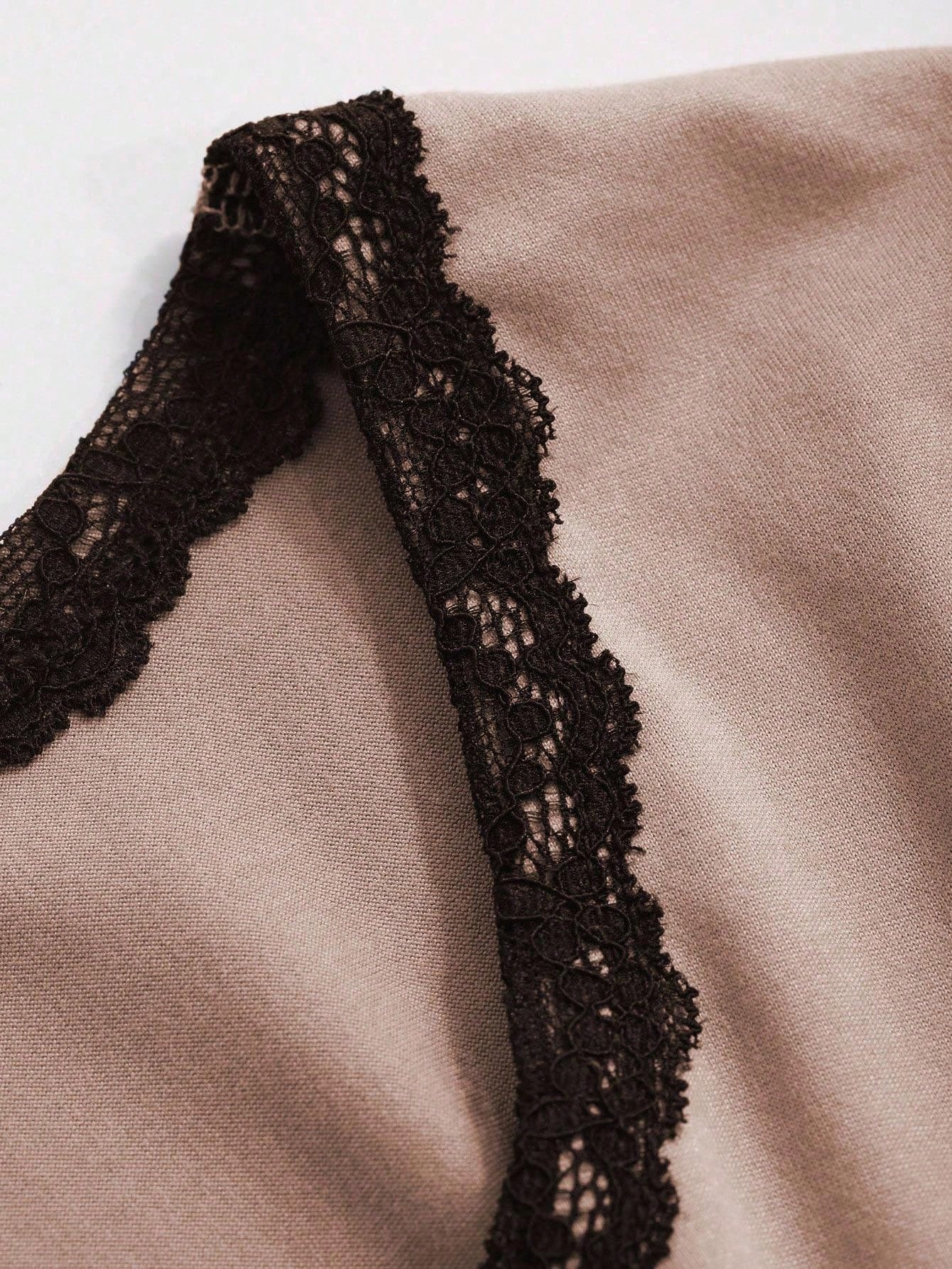 DAZY Camiseta de corte ceñido con bloque de color y ribete de encaje para salir