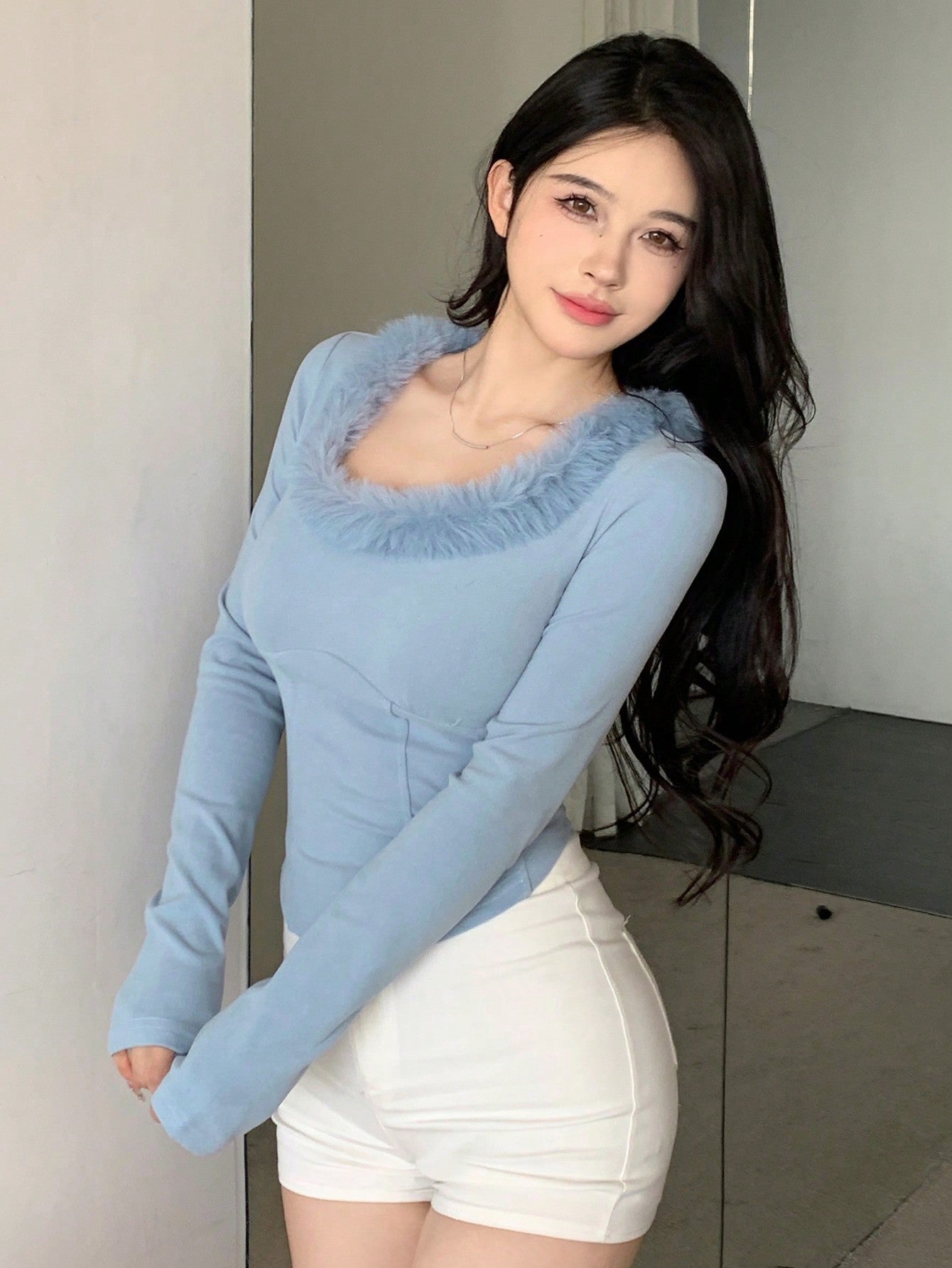 DAZY Camiseta de manga larga de ajuste ceñido con cuello cuadrado de parche de peluche para mujer, ropa de mujer de otoño