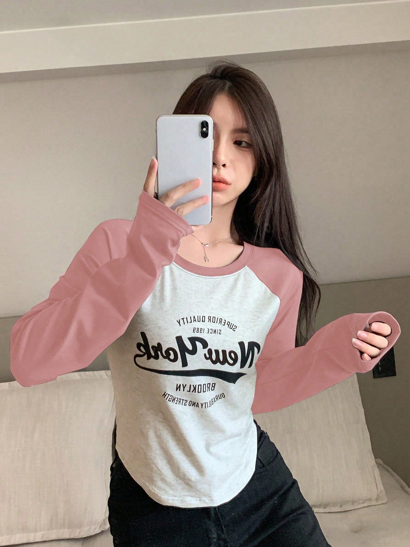 DAZY Camiseta de manga raglán con estampado de letras y contraste de color. SUPERIOR QUALITY SINCE 1989 New York BROOKLYN DURABILITY AND STRENGTH