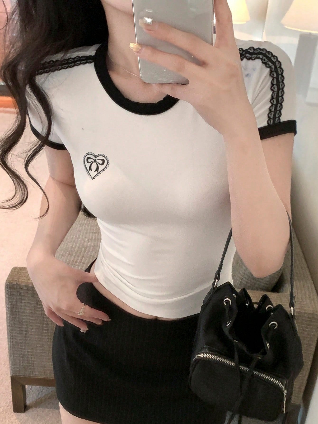 DAZY Camiseta de mujer de cuello redondo con mangas cortas con inserción de encaje en contraste