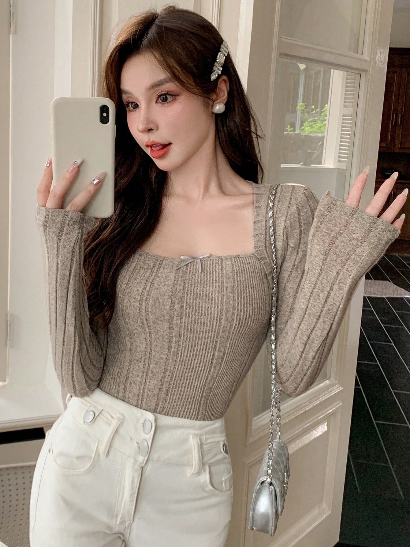 DAZY Camiseta de manga larga con cuello cuadrado con decoración de moño para mujeres