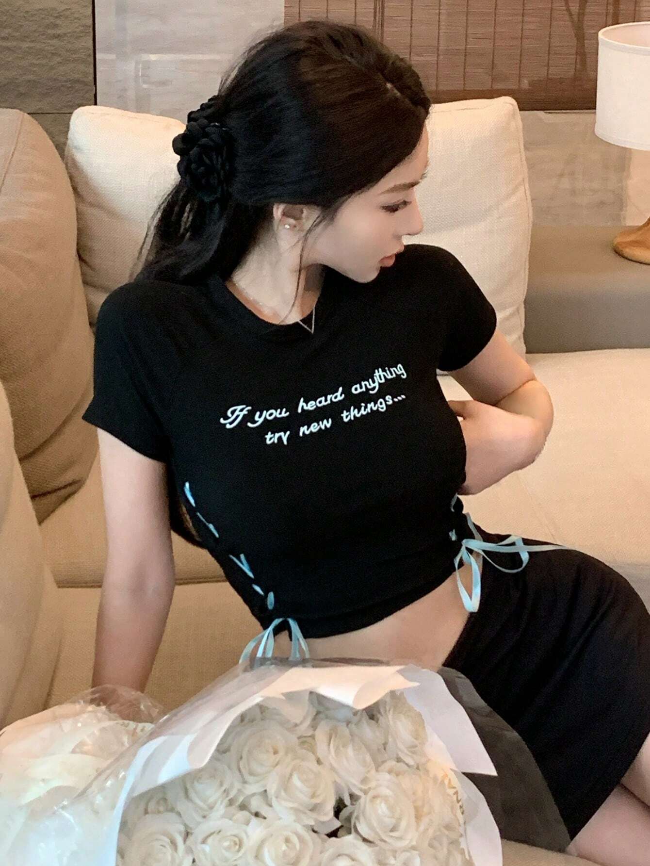 DAZY Mujer Verano Blusa corta con estampado de eslogan con manga corta de ojal y cordón Camiseta "Si has oído algo, trata cosas nuevas"