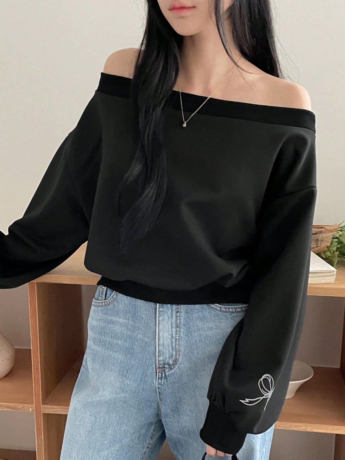 DAZY Sudadera casual con hombros descubiertos para mujer, nueva colección de otoño