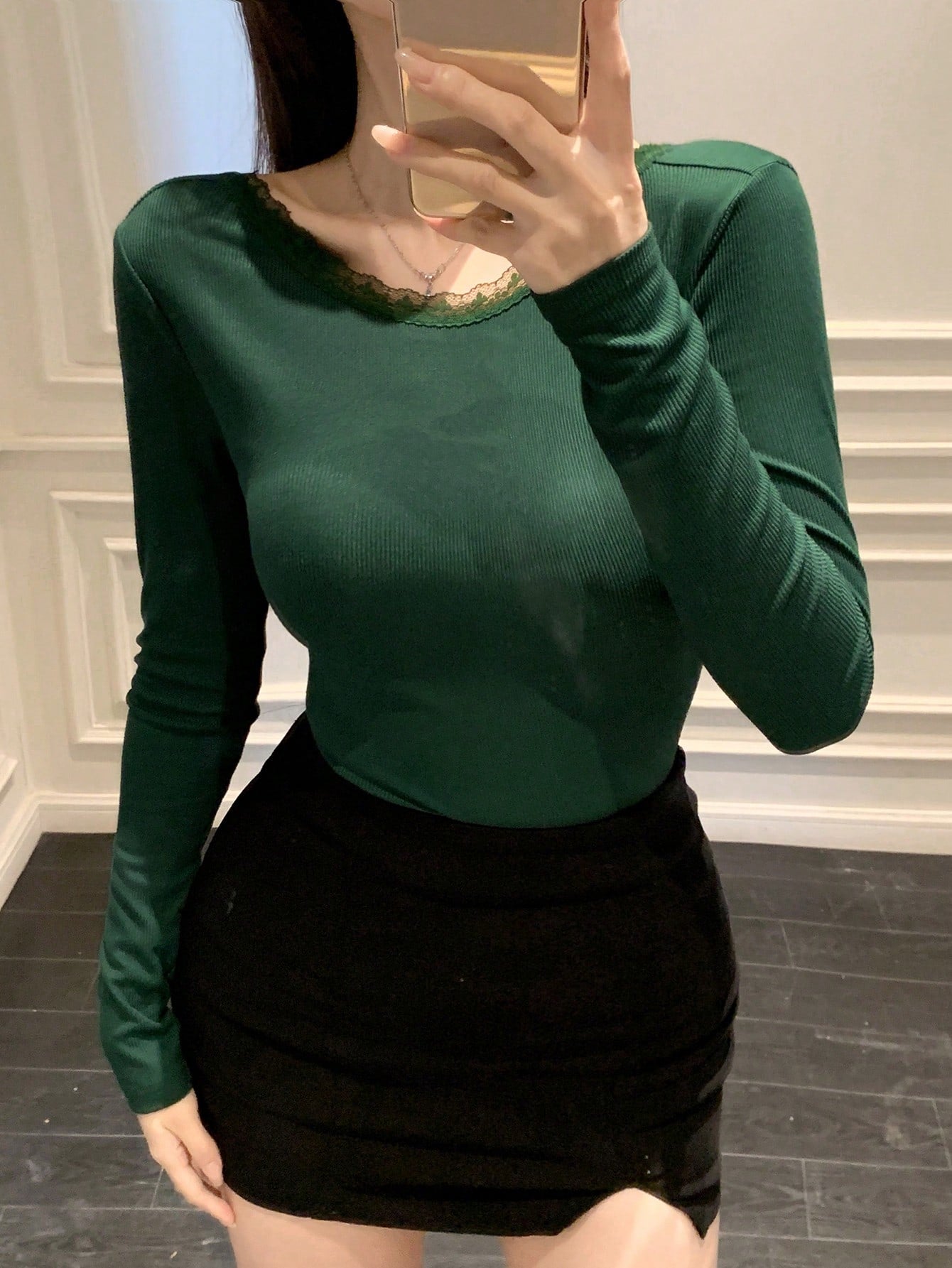 DAZY Top de mujer de ajuste ceñido con contraste de encaje sin espalda, de moda, para el otoño
