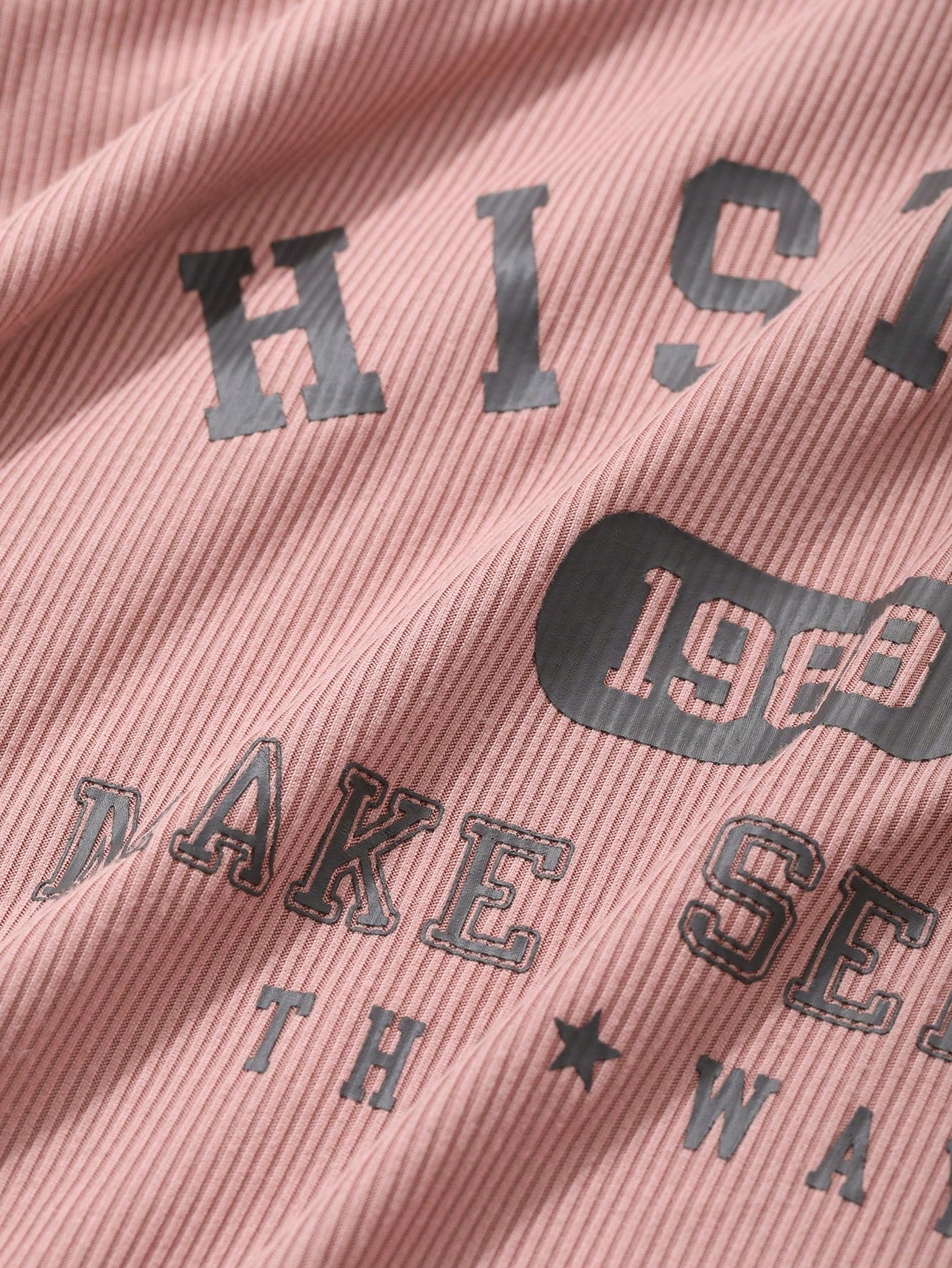 Dazy Petite Plus Camiseta corta ajustada con bloque de color y estampado de letras, ropa de otoño para mujer con manga larga