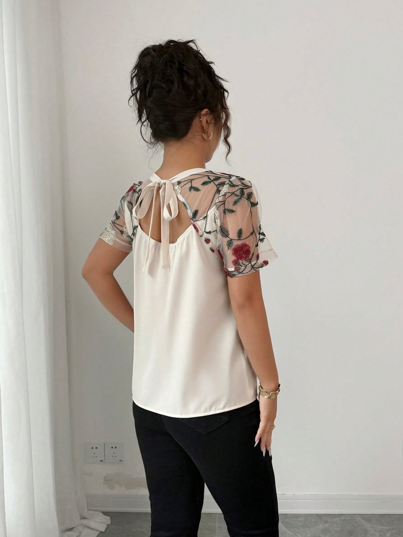 Elenzga Blusa de verano de mujer con bordado floral elegante y patchwork de malla