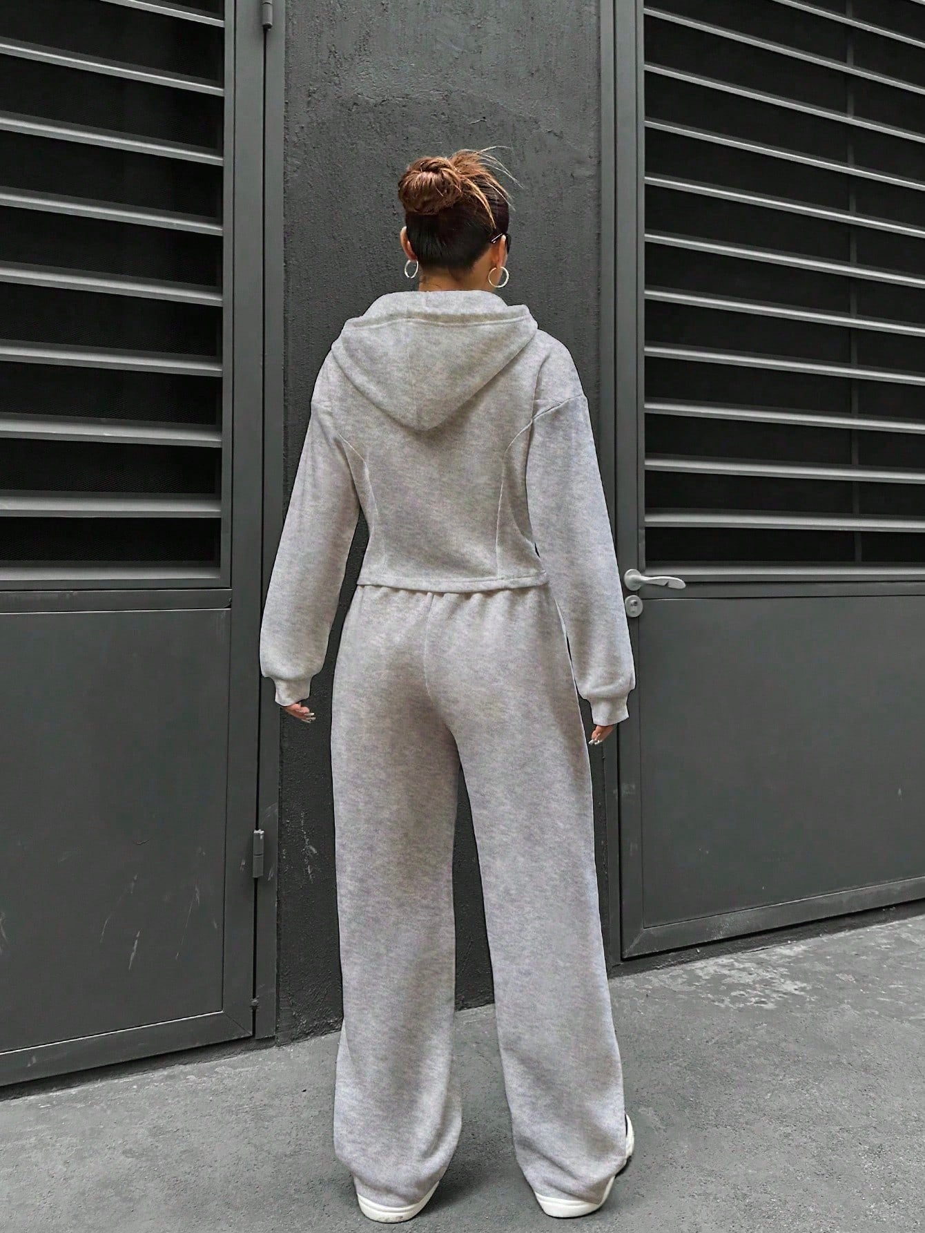 Flirla Conjunto casual de dos piezas para mujer, que incluye sudadera con capucha de manga larga con cremallera delantera y hombros caídos, y pantalones de unicolor