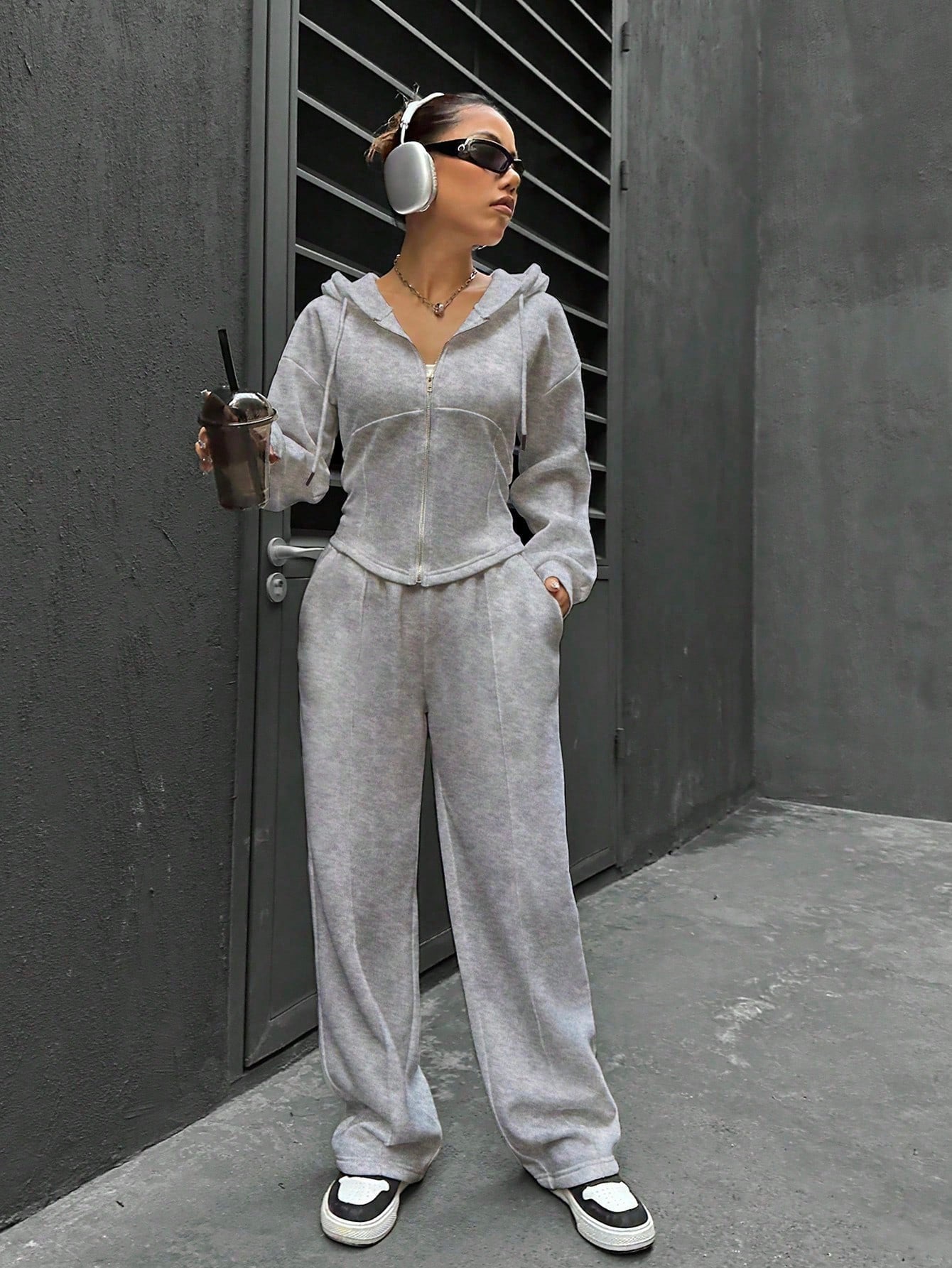 Flirla Conjunto casual de dos piezas para mujer, que incluye sudadera con capucha de manga larga con cremallera delantera y hombros caídos, y pantalones de unicolor