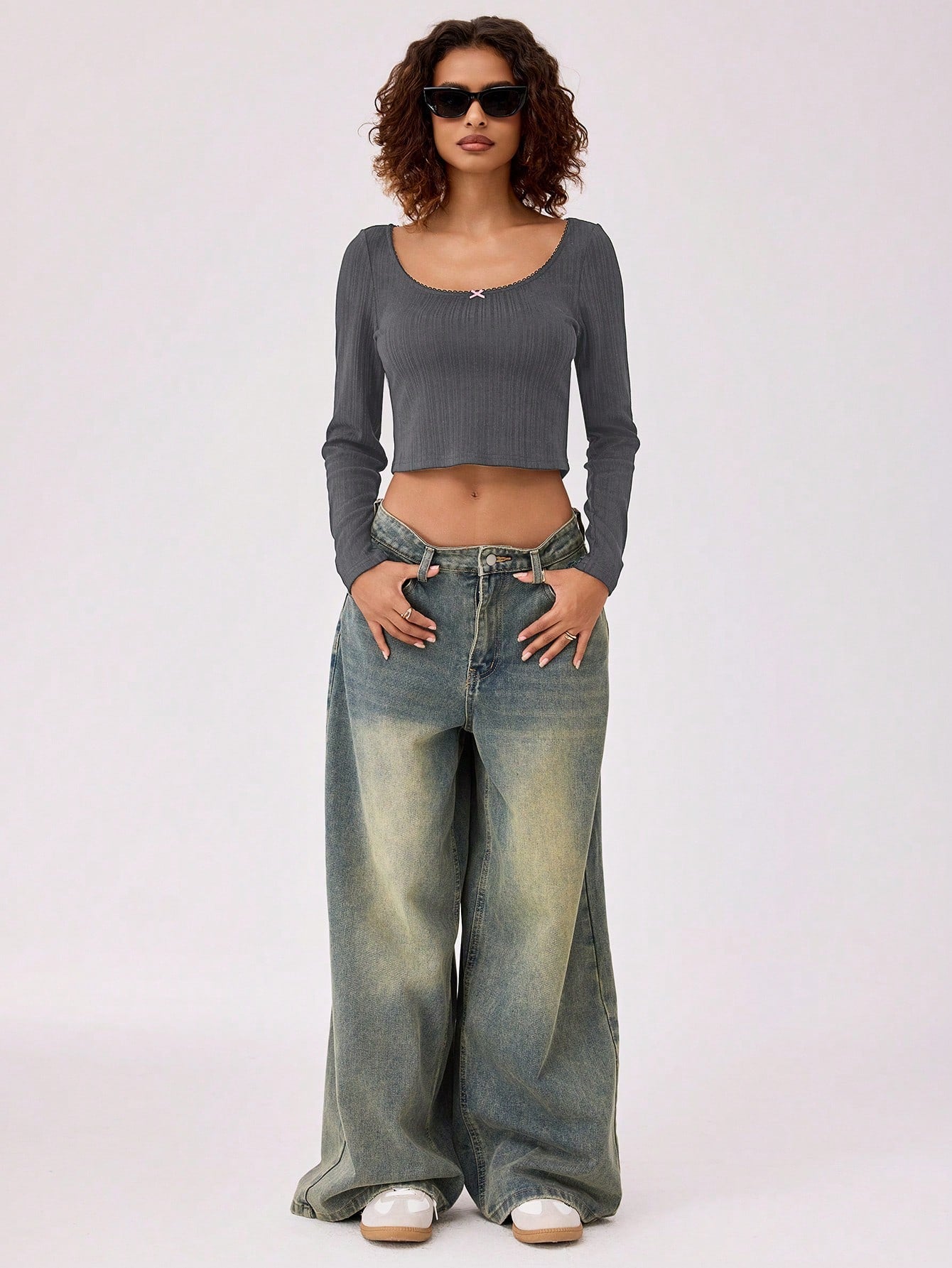 Forever 21 Jersey de punto con cuello redondo, adorno de encaje y lazo para mujer