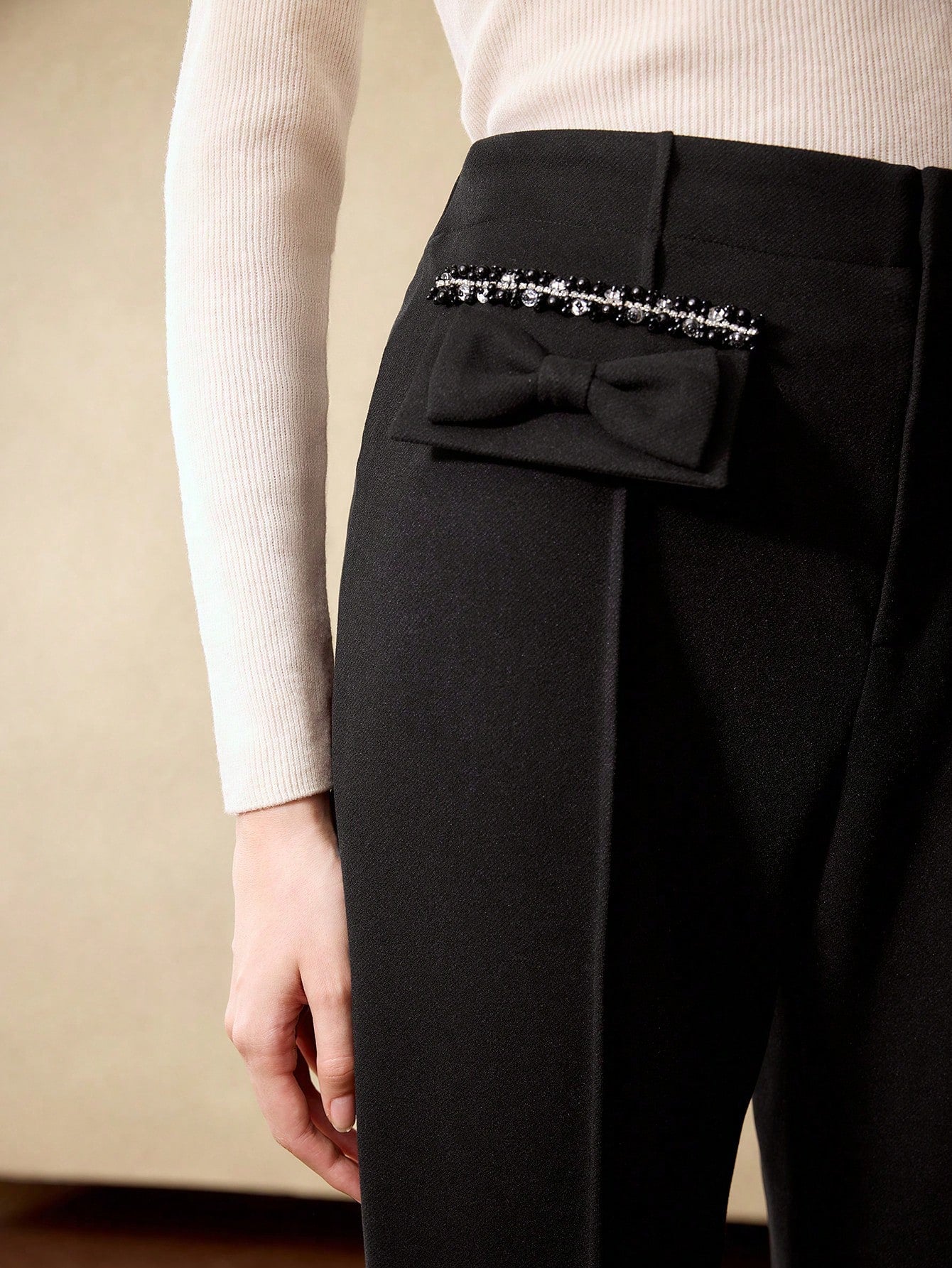 MOTF PREMIUM Pantalones de traje acampanados con detalle de solapa con lazo de cinta de contraste y costura delantera