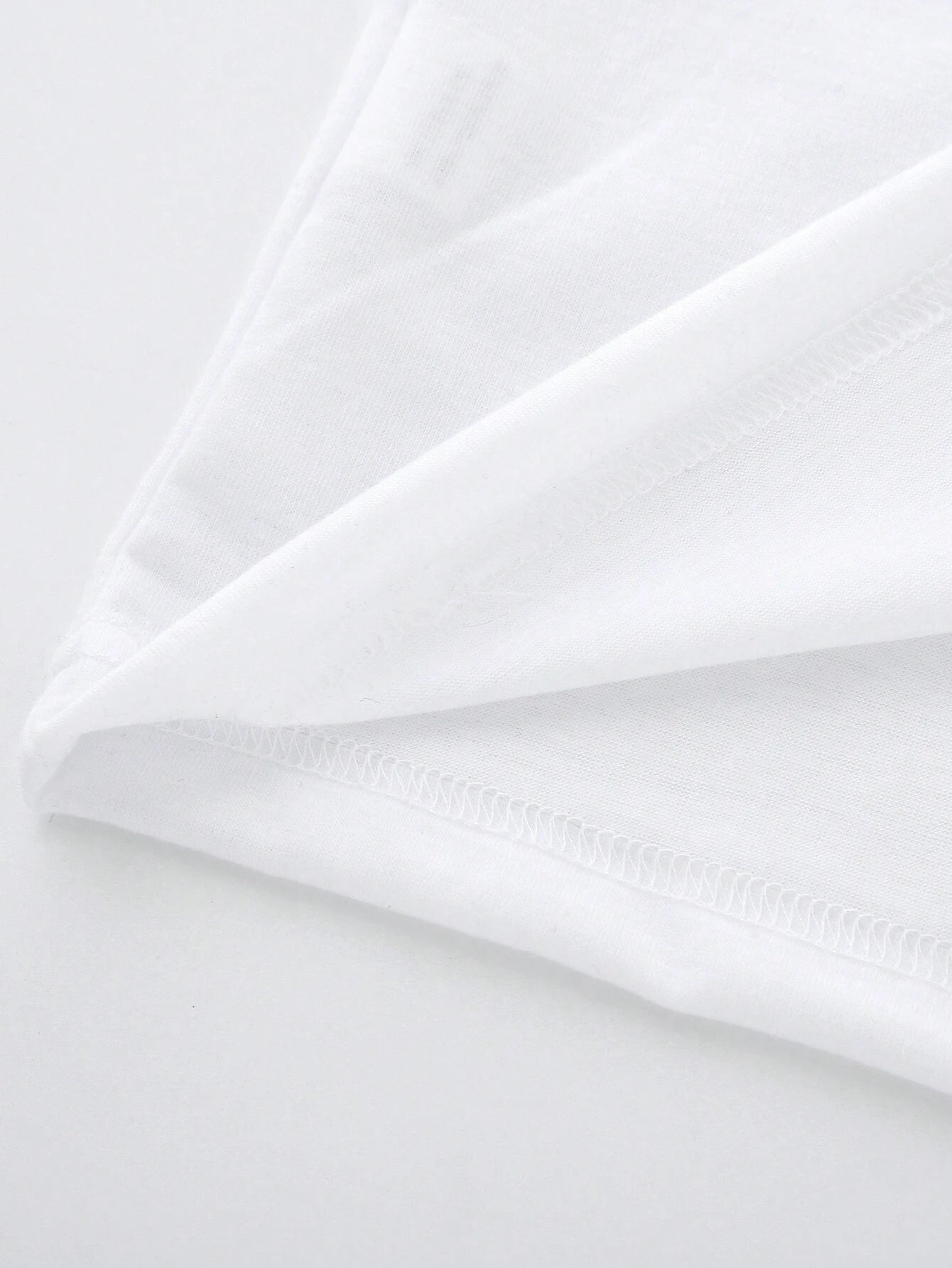 Mono de manga corta con triángulo de eslogan de letra de impresión de cara sonriente de dibujos animados linda para bebé niña