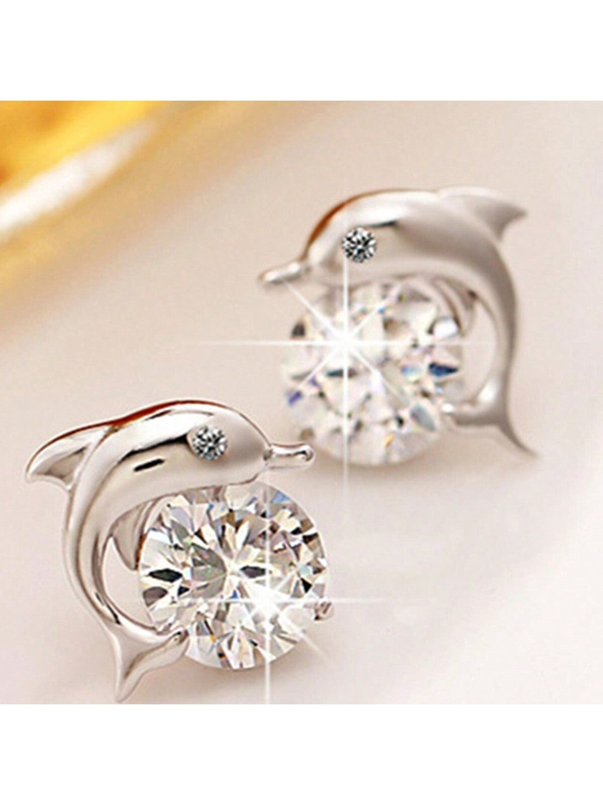 Joyería de moda pequeña - Pendientes de aro de delfín de circonia para exportación