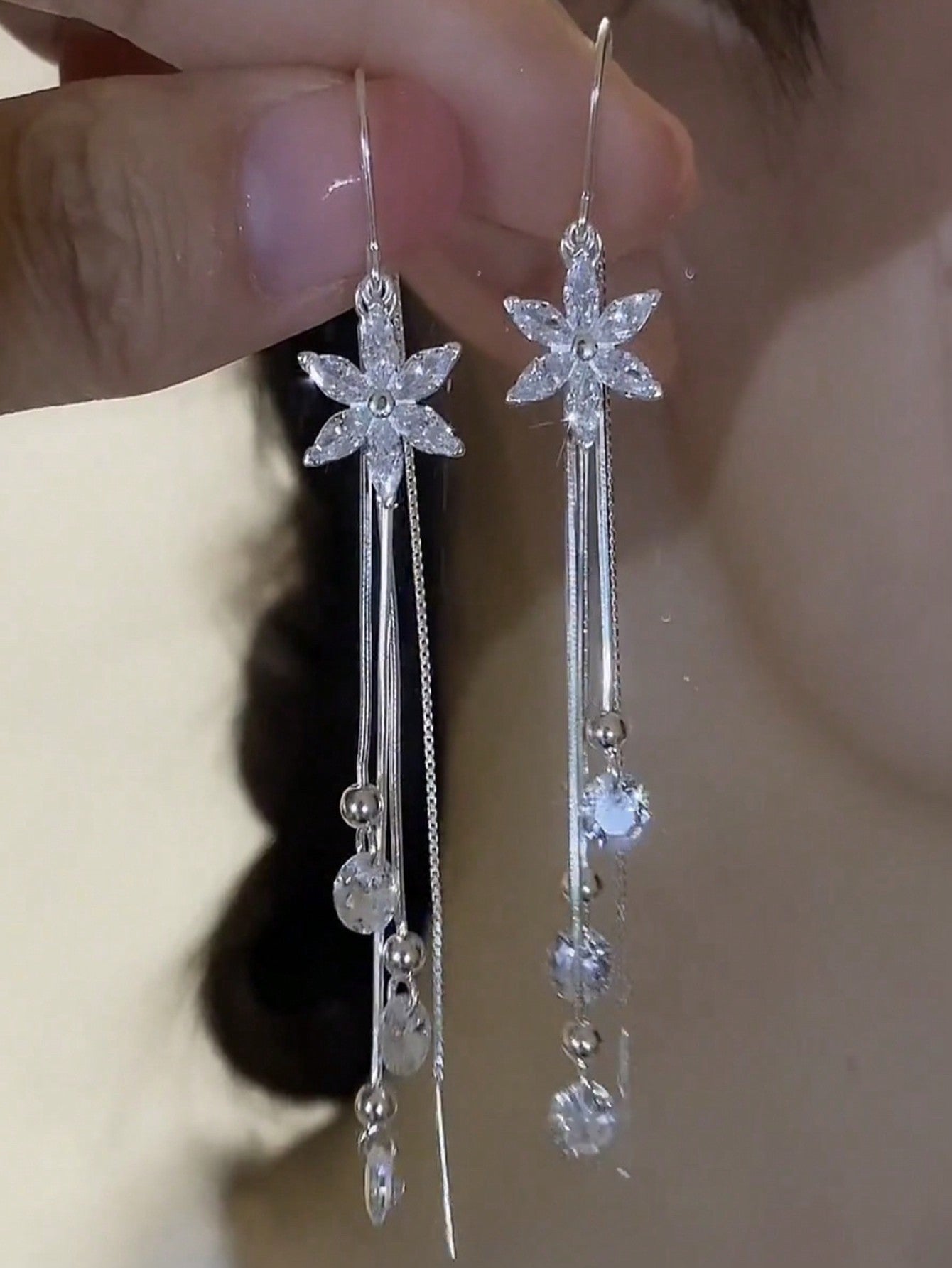 1 Par (2 Piezas) Elegante Pendientes De Rosca Para Mujeres Que Combinan Con Todo, Con Flores Y Borlas