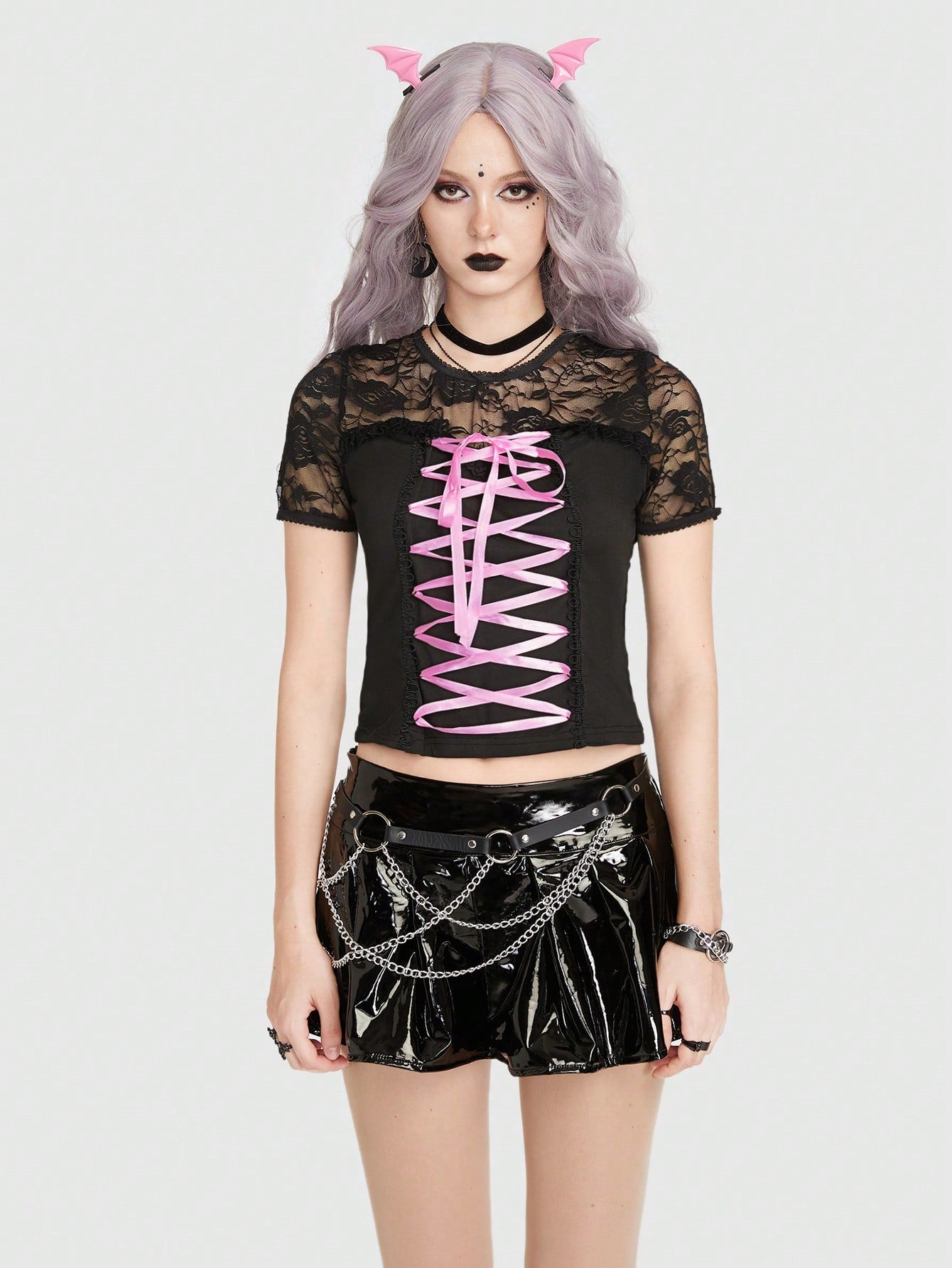 ROMWE Goth Top Corto De Encaje Con Cordones En La Parte Delantera Y Encaje De Contraste