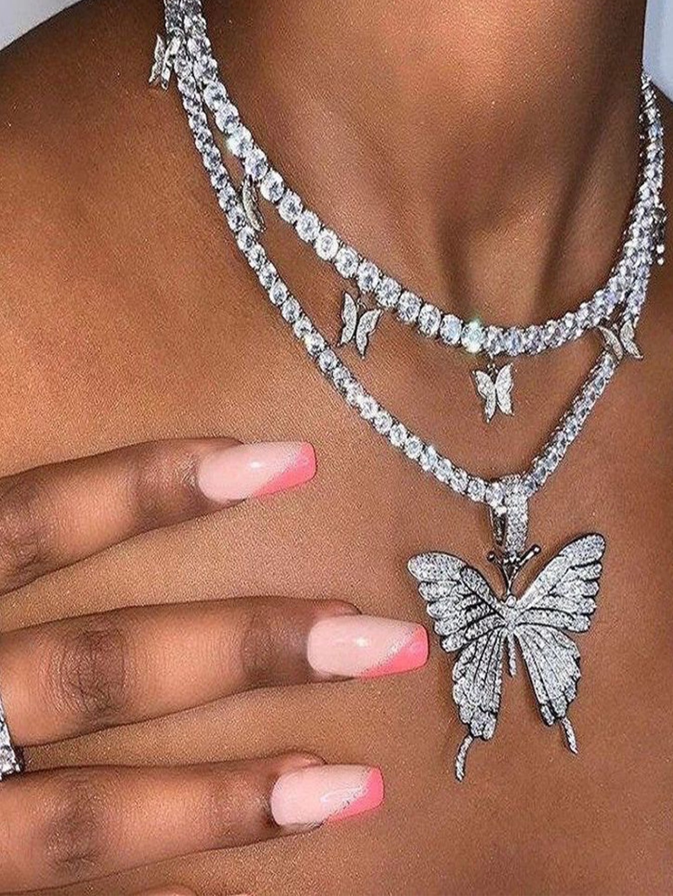ROMWE 2 piezas Collar con diseño de diamante de imitación con diseño de mariposa