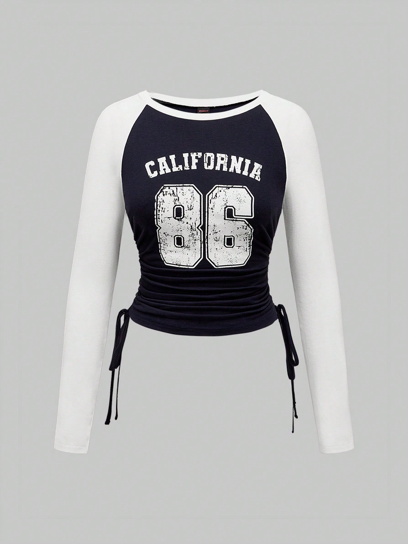 ROMWE Camiseta de manga larga de ajuste ceñido con estilo deportivo retro, estampado de letras en mangas raglán y cintura ajustada