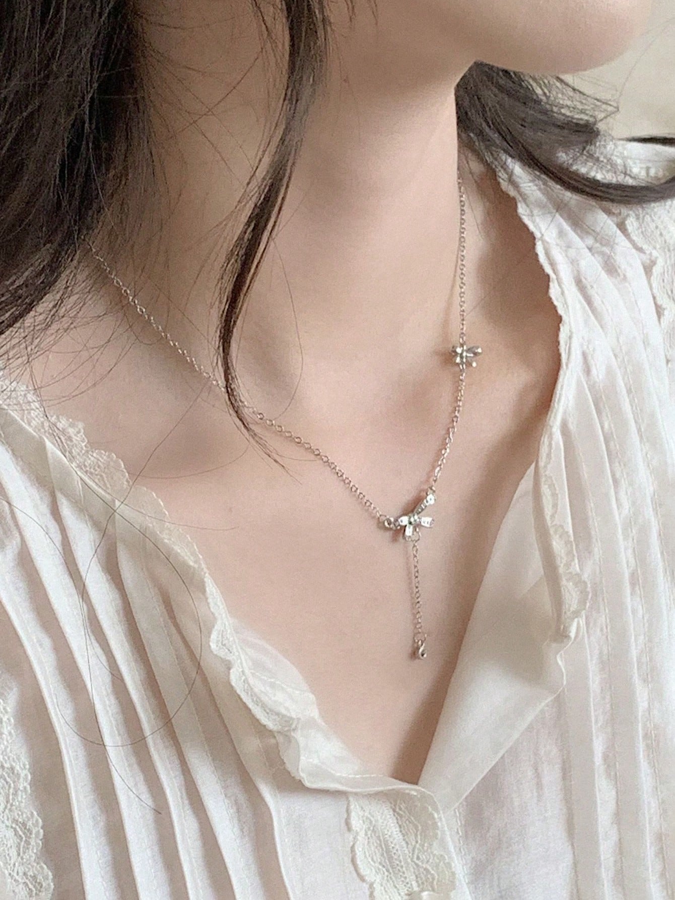 DAZY Collar colgante de lujo y moda con detalle de lazo de estrás en forma de gota de agua que combina con todos los atuendos