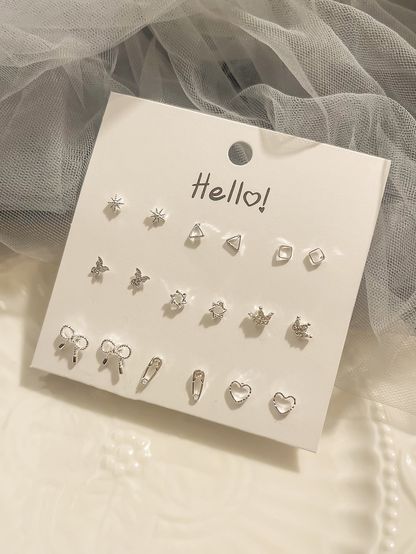 9 pares de aretes tipo puntas con corona y moño para San Valentín