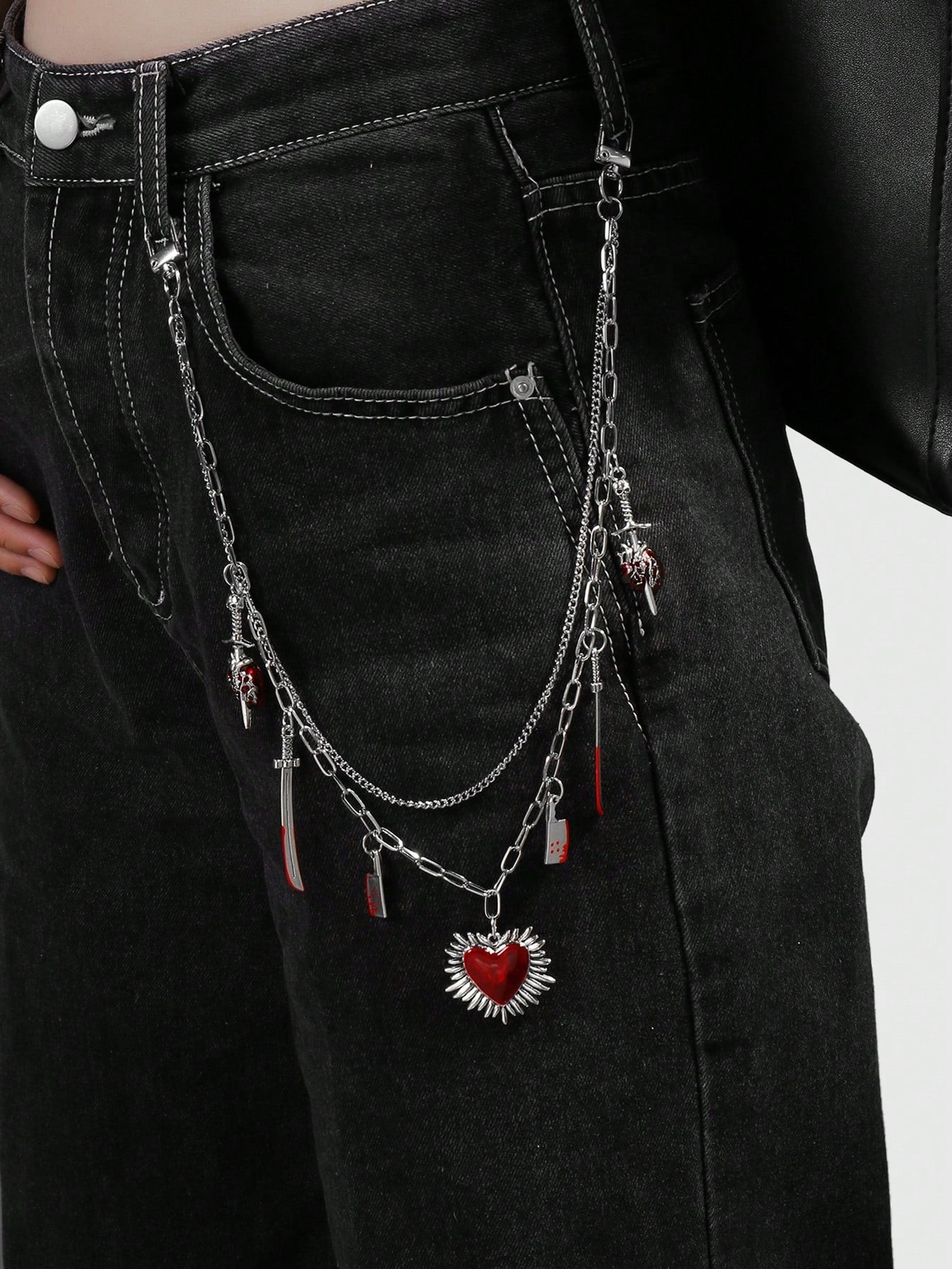 ROMWE Kawaii 1 pieza Cadena para la cintura con estilo gótico de moda, colgante de corazón perforado con calavera, espada y corazón rojo, plateado, adecuado para uso diario de mujeres y niñas, regalo festivo
