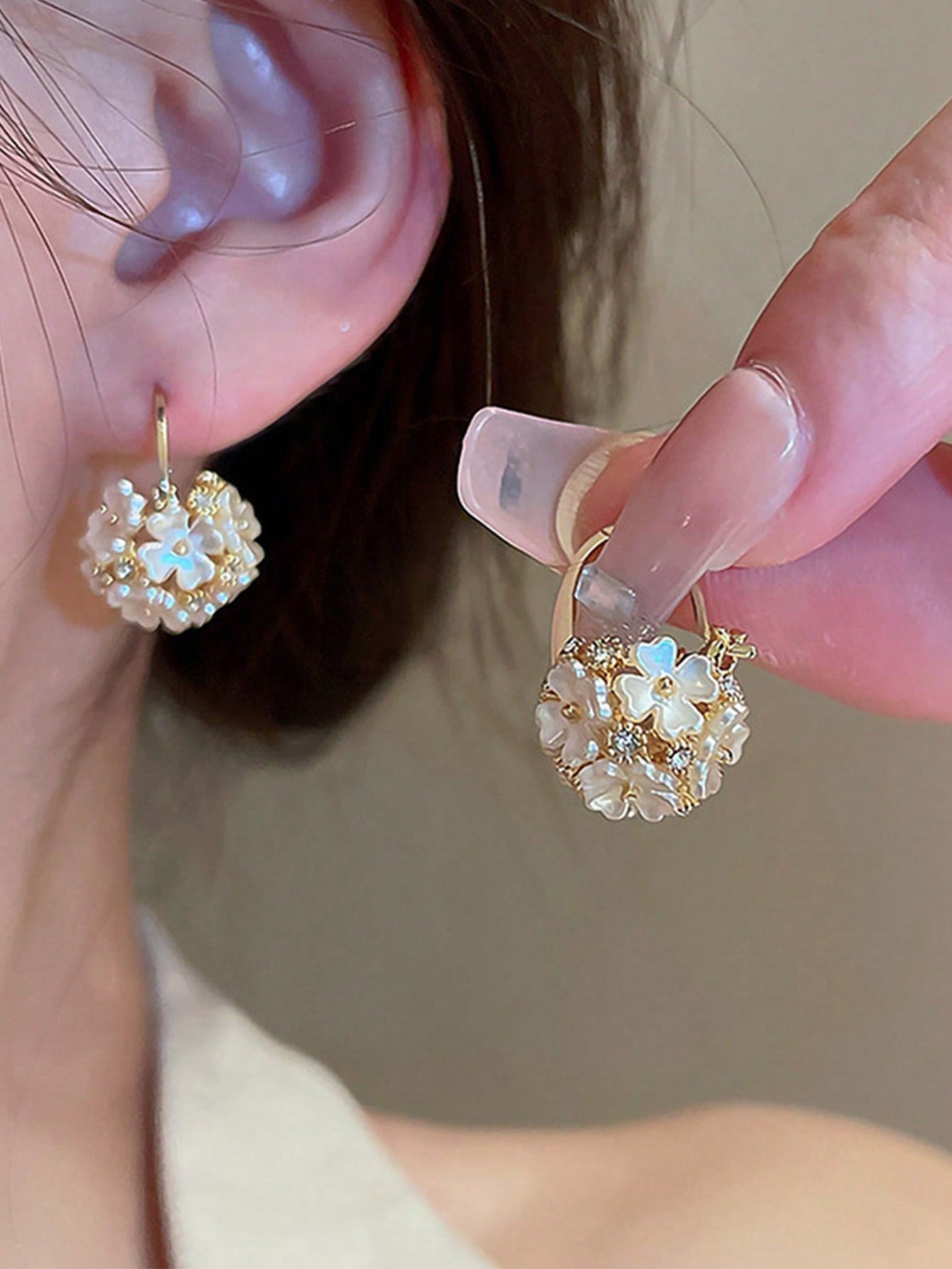 1 Par De Aretes De Lujo Y Moda Con Forma De Flores En Estilo De Bosque, Esfera Incrustada Con Diamantes De Imitación