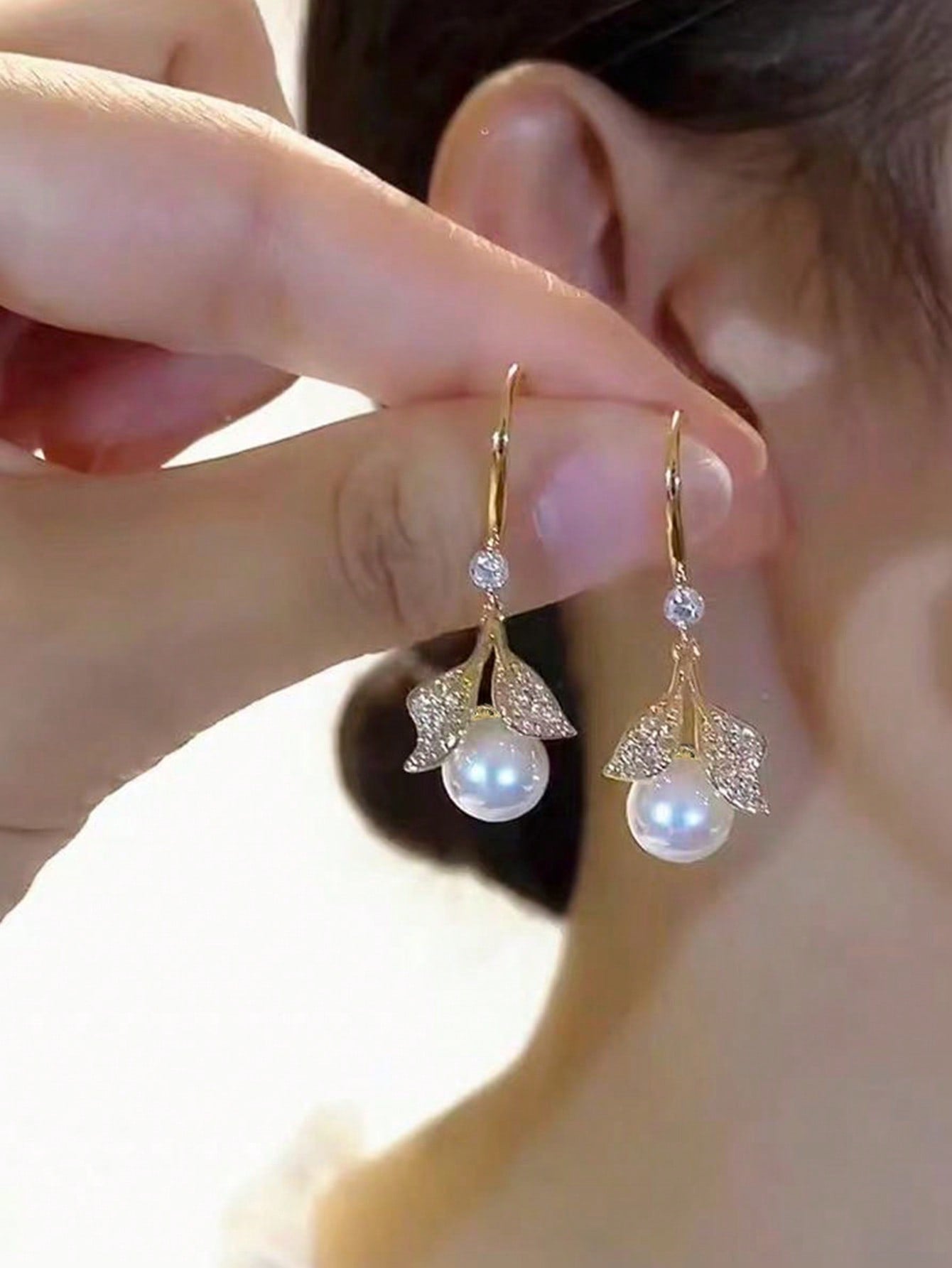 1 Par De Pendientes Deslumbrantes De Aleación De Zinc Con Hojas De Diamantes De Imitación Y Perlas Falsas Para Mujeres Para Decoración Diaria