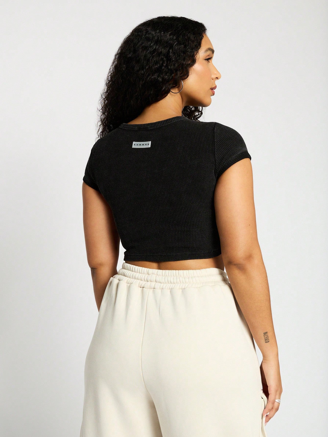 SUMWON WOMEN Camiseta de bebé de manga corta con costillas lavada