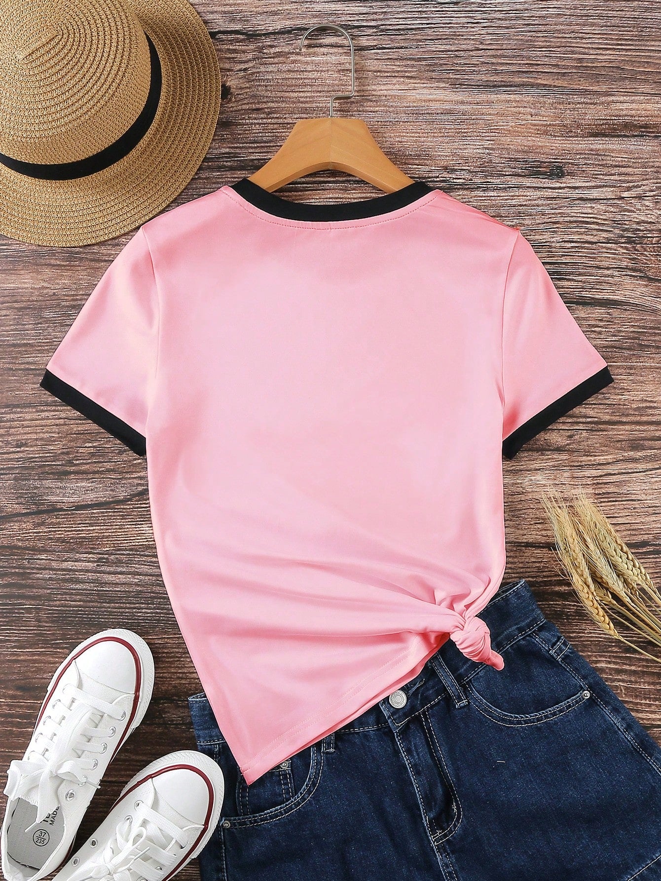 SHEIN EZwear Camiseta de mujer de manga corta, informal, de verano, con estampado de letras y corazón, cuello redondo, camisetas gráficas para mujeres