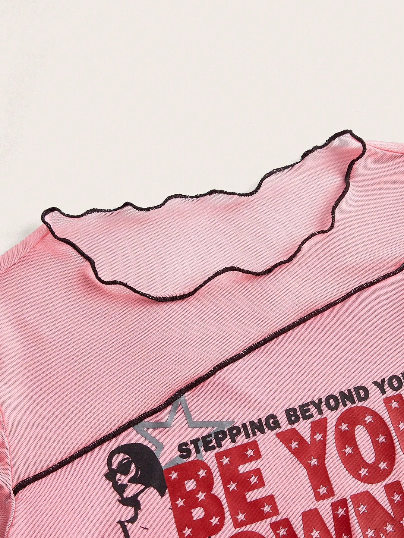 SHEIN ICON Top con estampado de slogan y figura ribete en forma de lechuga de malla